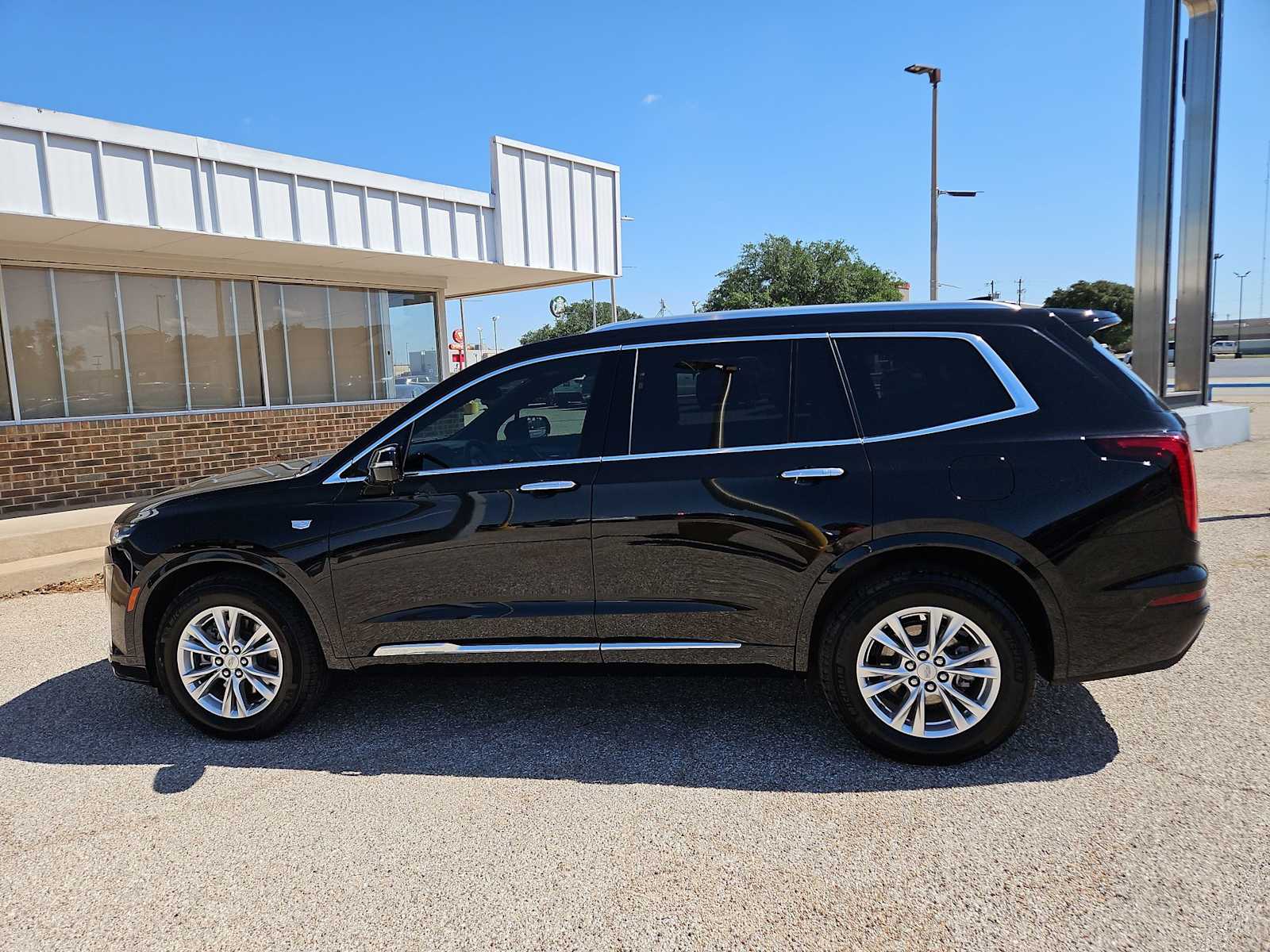 Thumbnail: 2025 Cadillac XT6 - 5