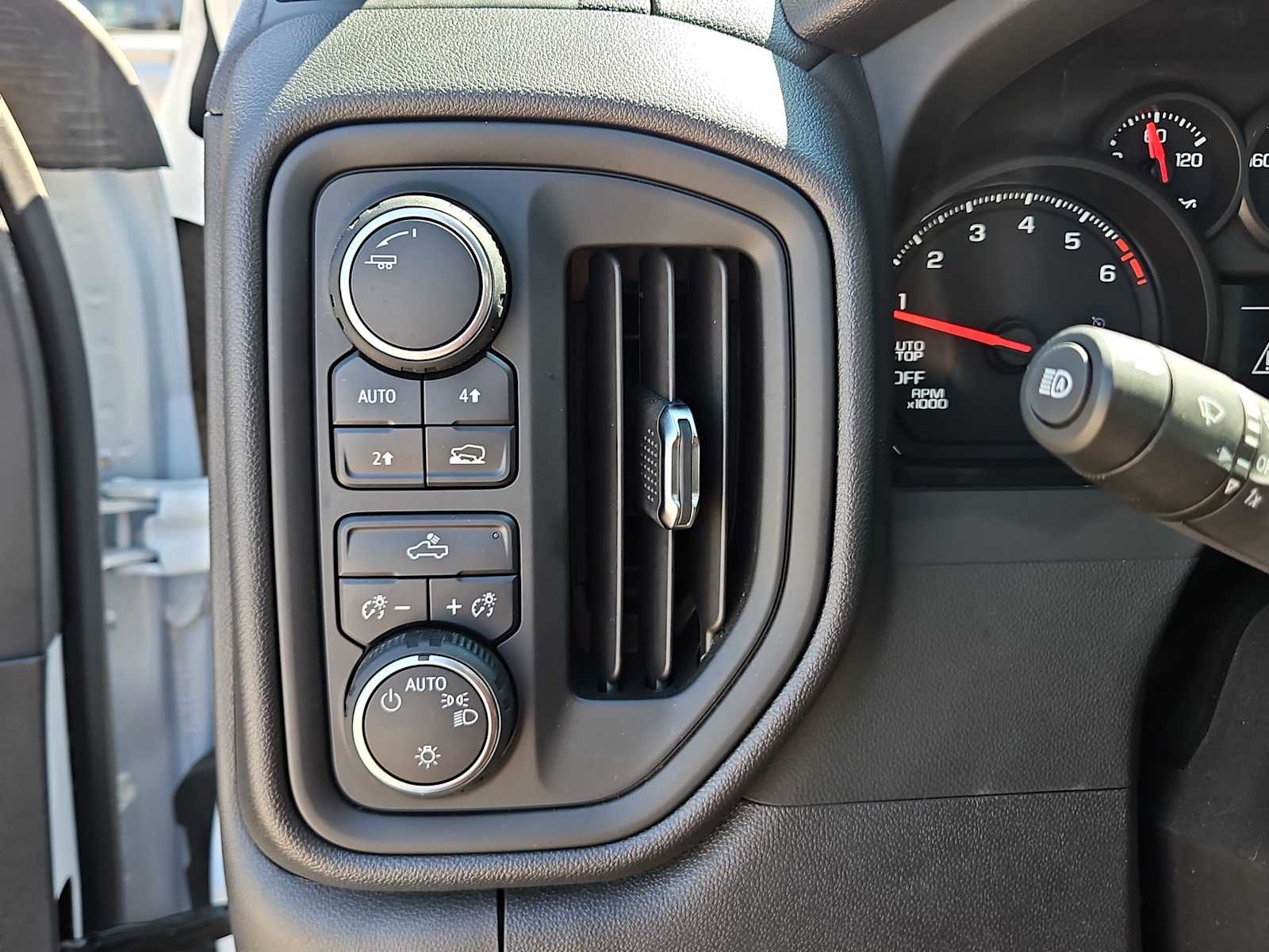 Thumbnail: 2025 Chevrolet Silverado 1500 - 11