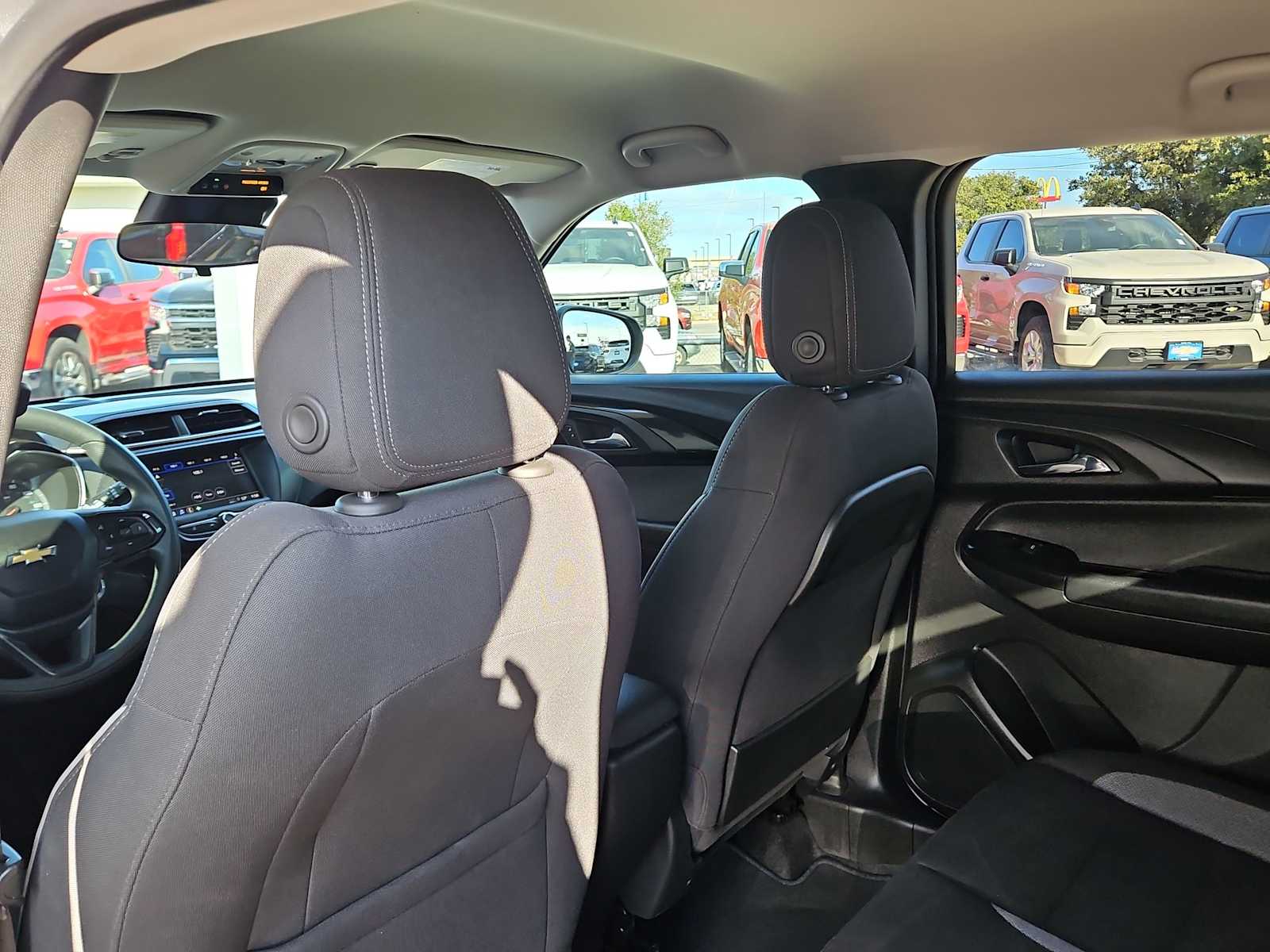 Thumbnail: 2023 Chevrolet TrailBlazer - 16