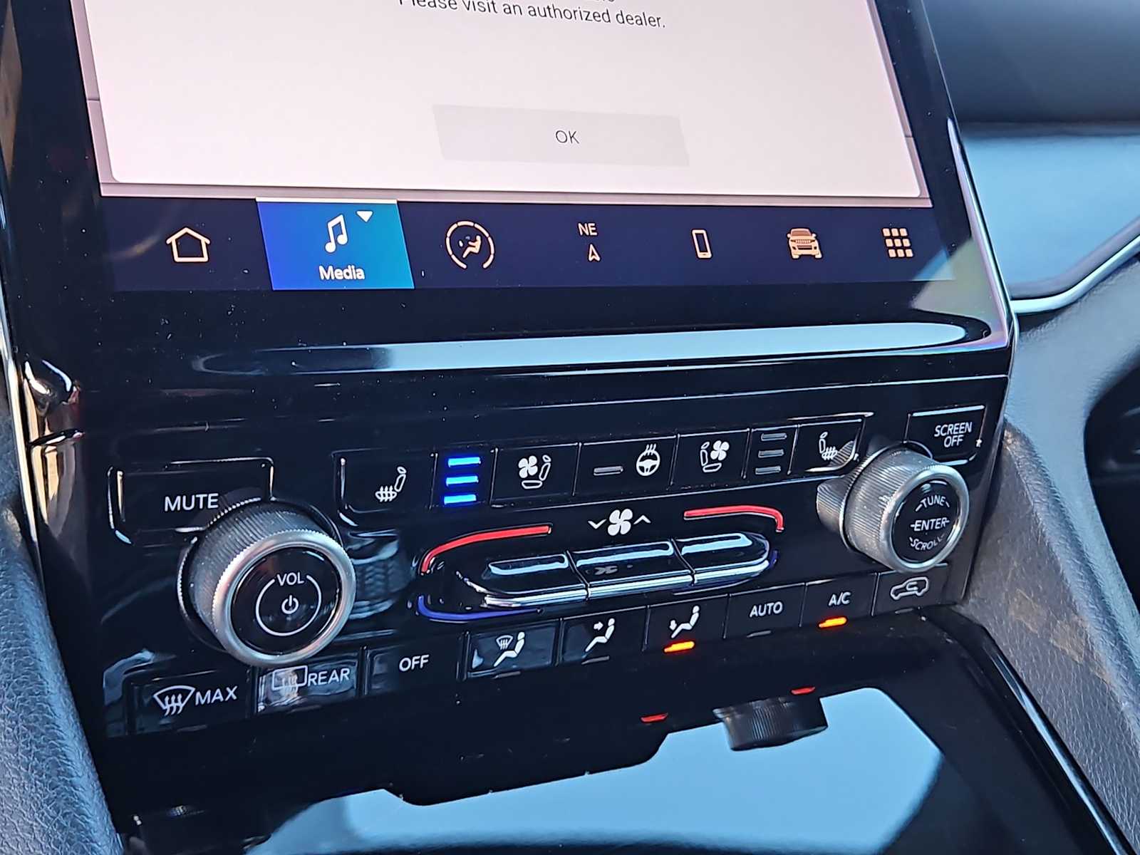 Thumbnail: 2022 Jeep Grand Cherokee - 24