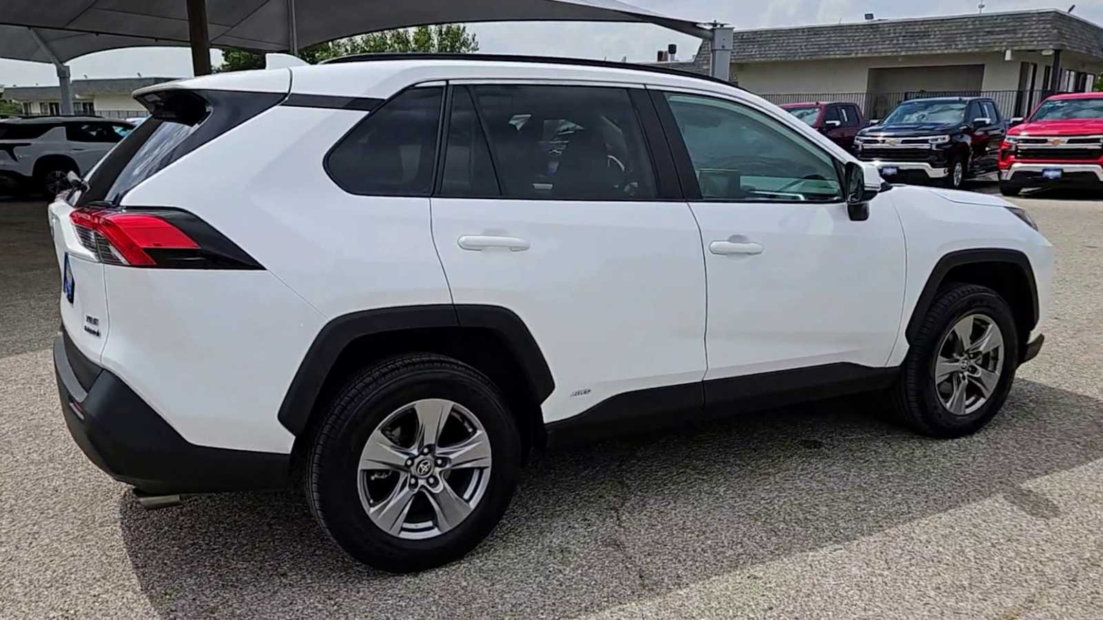 Thumbnail: 2022 Toyota RAV4 - 9