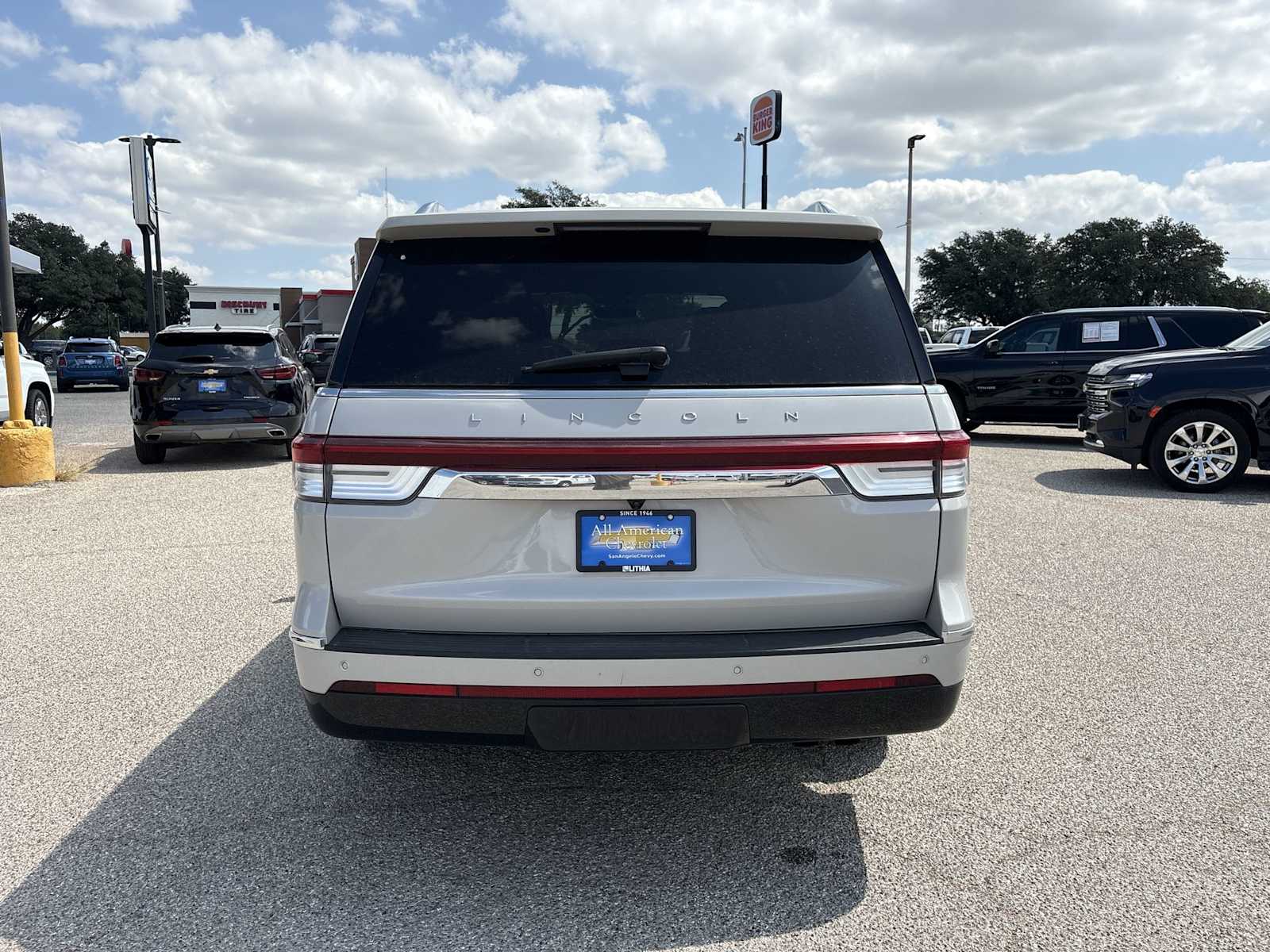 Thumbnail: 2023 Lincoln Navigator - 7