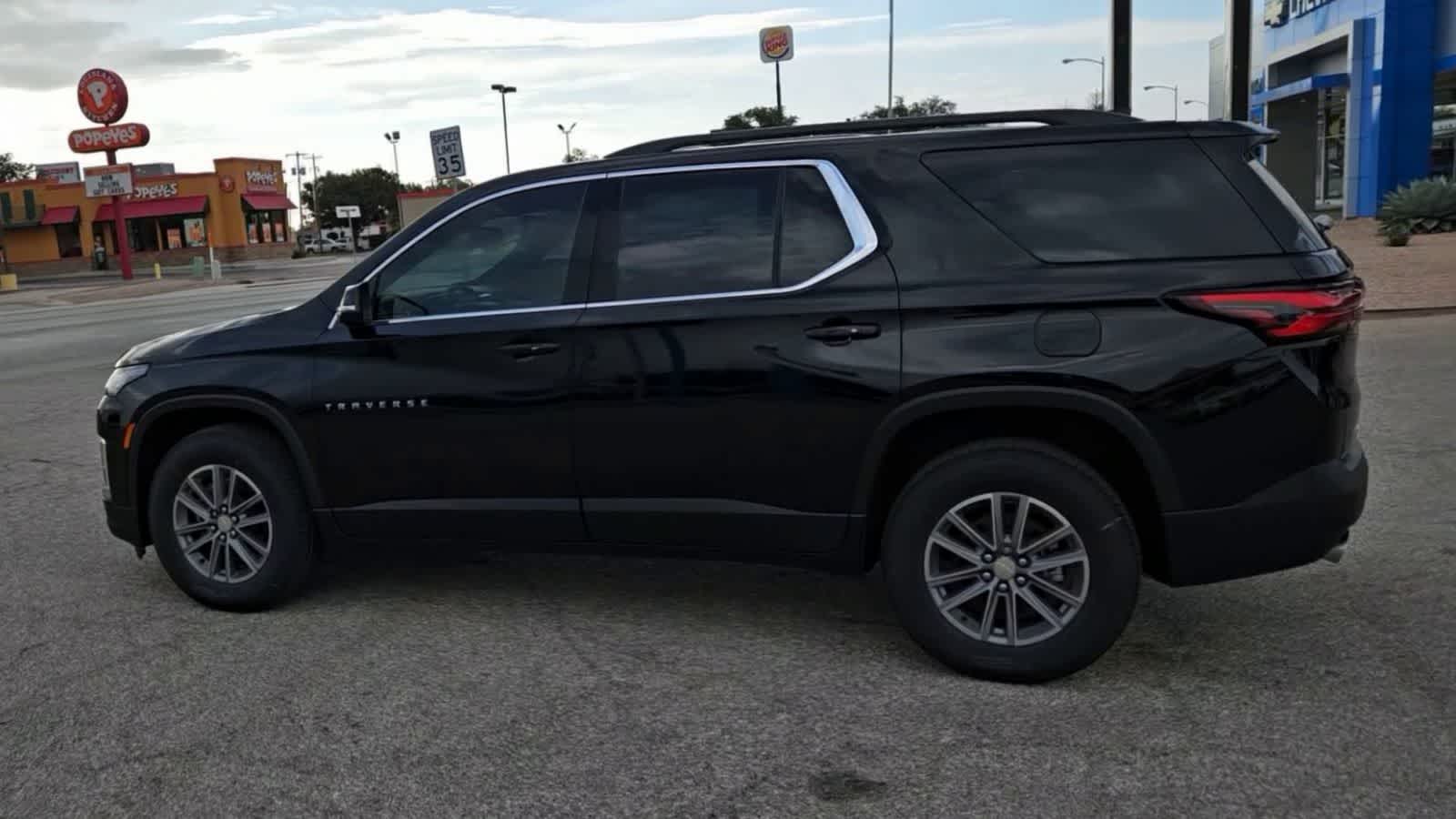 Thumbnail: 2023 Chevrolet Traverse - 5