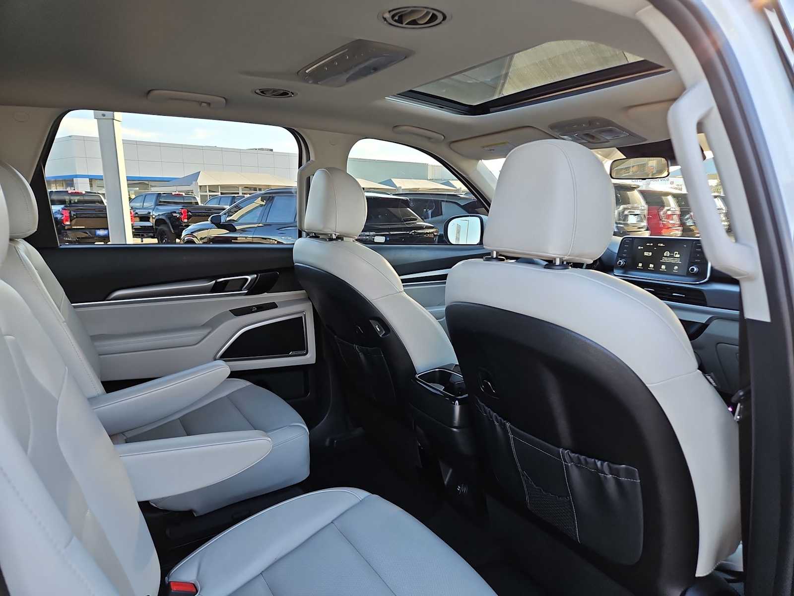 Thumbnail: 2021 Kia Telluride - 17