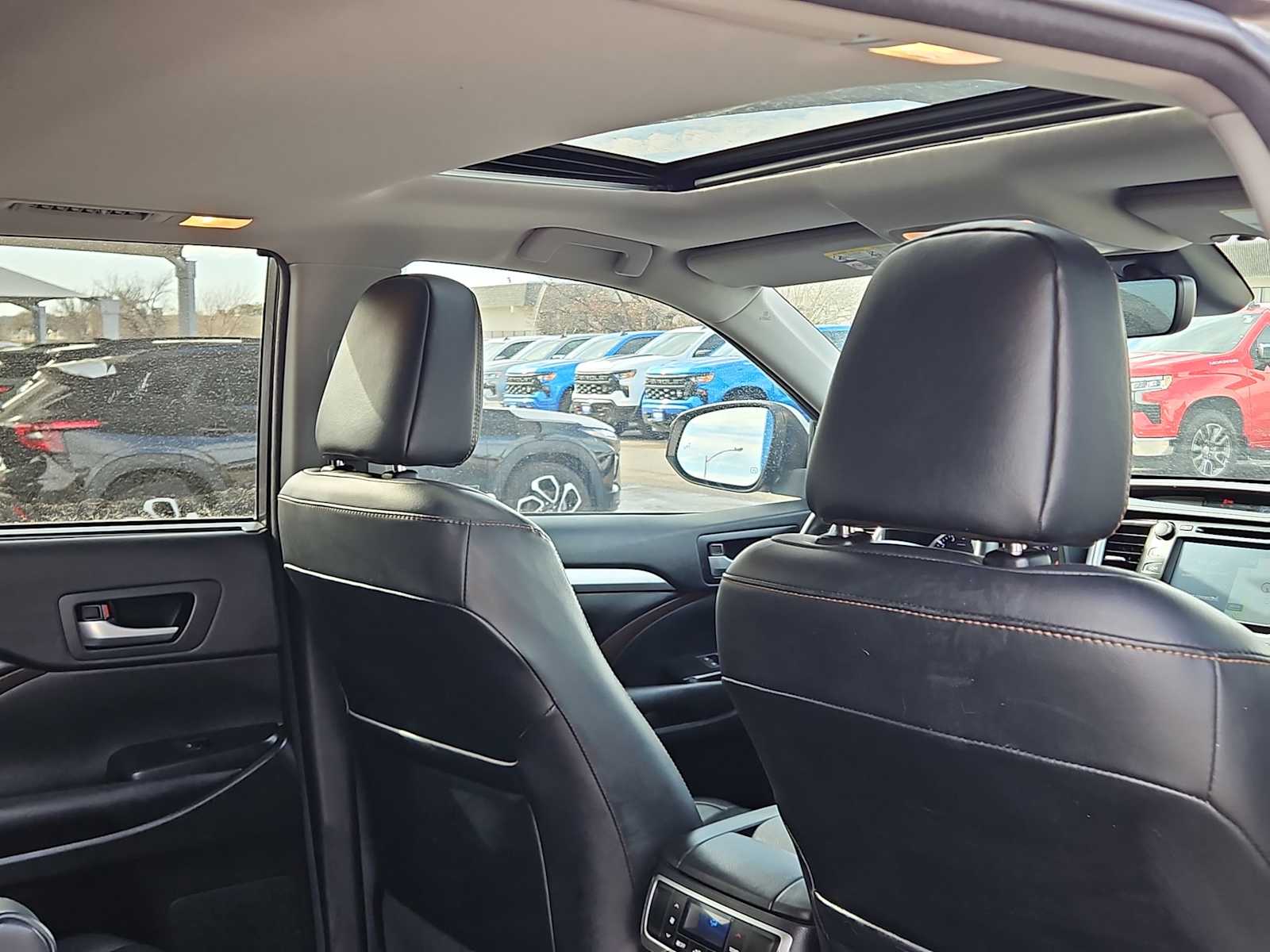 Thumbnail: 2018 Toyota Highlander - 17