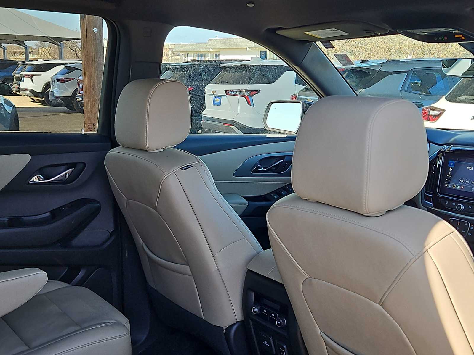 Thumbnail: 2022 Chevrolet Traverse - 14