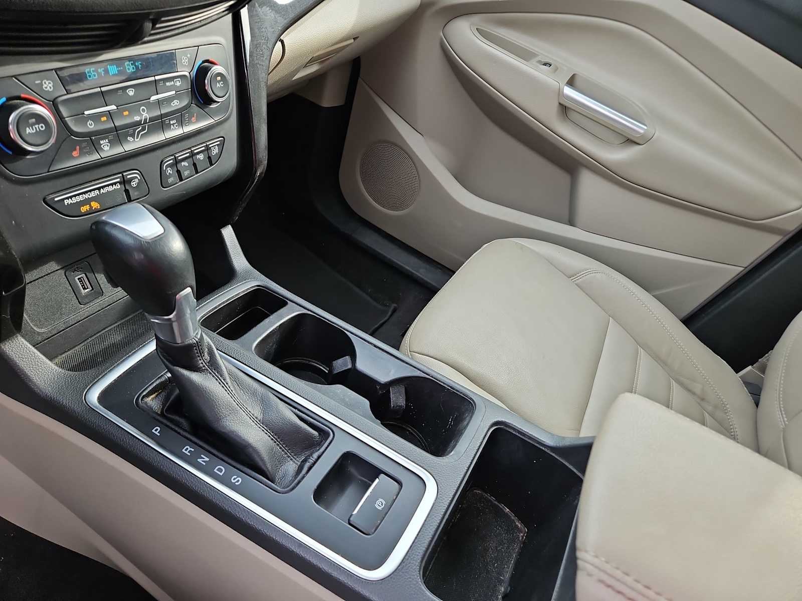 Thumbnail: 2017 Ford Escape - 20