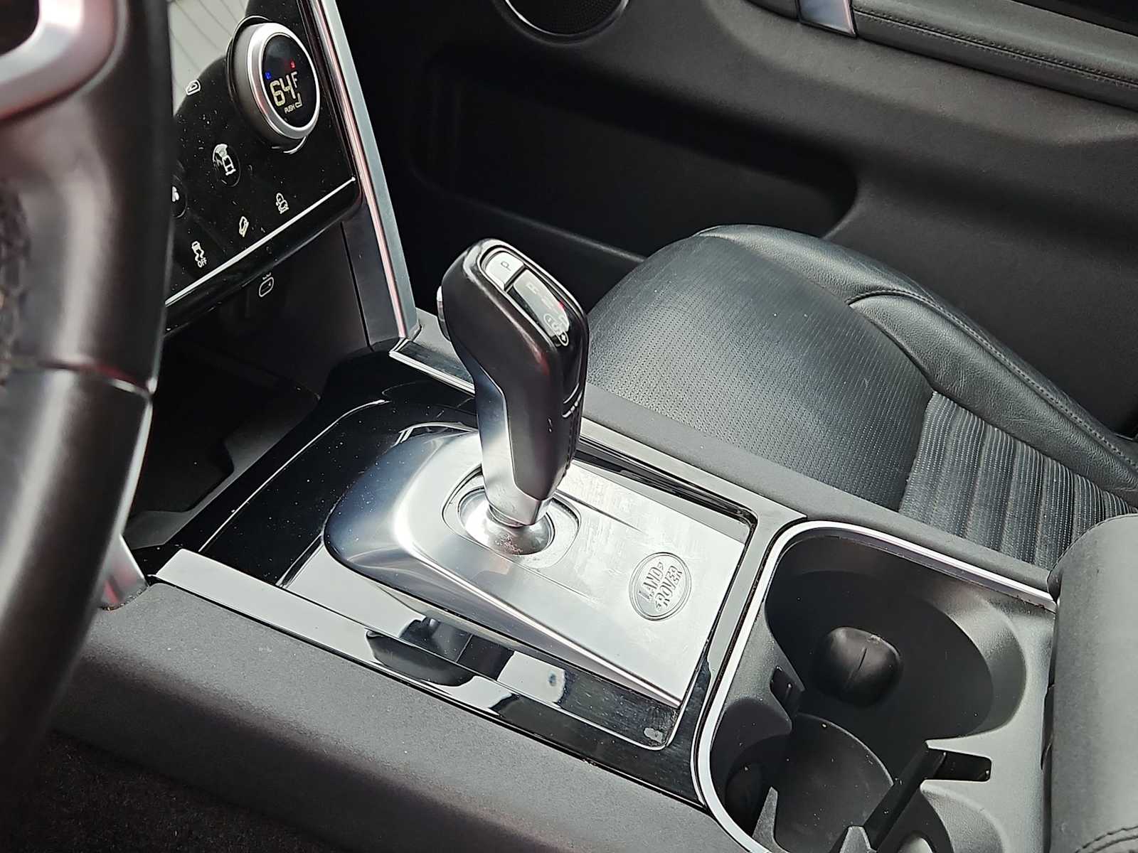 Thumbnail: 2022 Land Rover Discovery Sport - 20