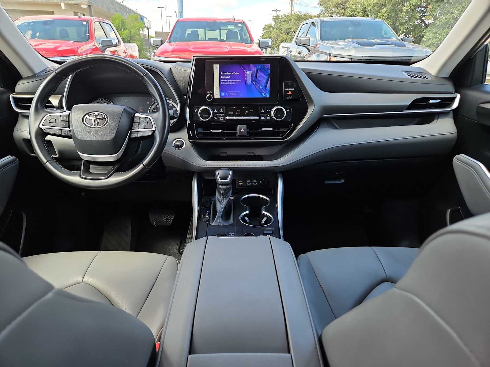 Thumbnail: 2023 Toyota Highlander - 15