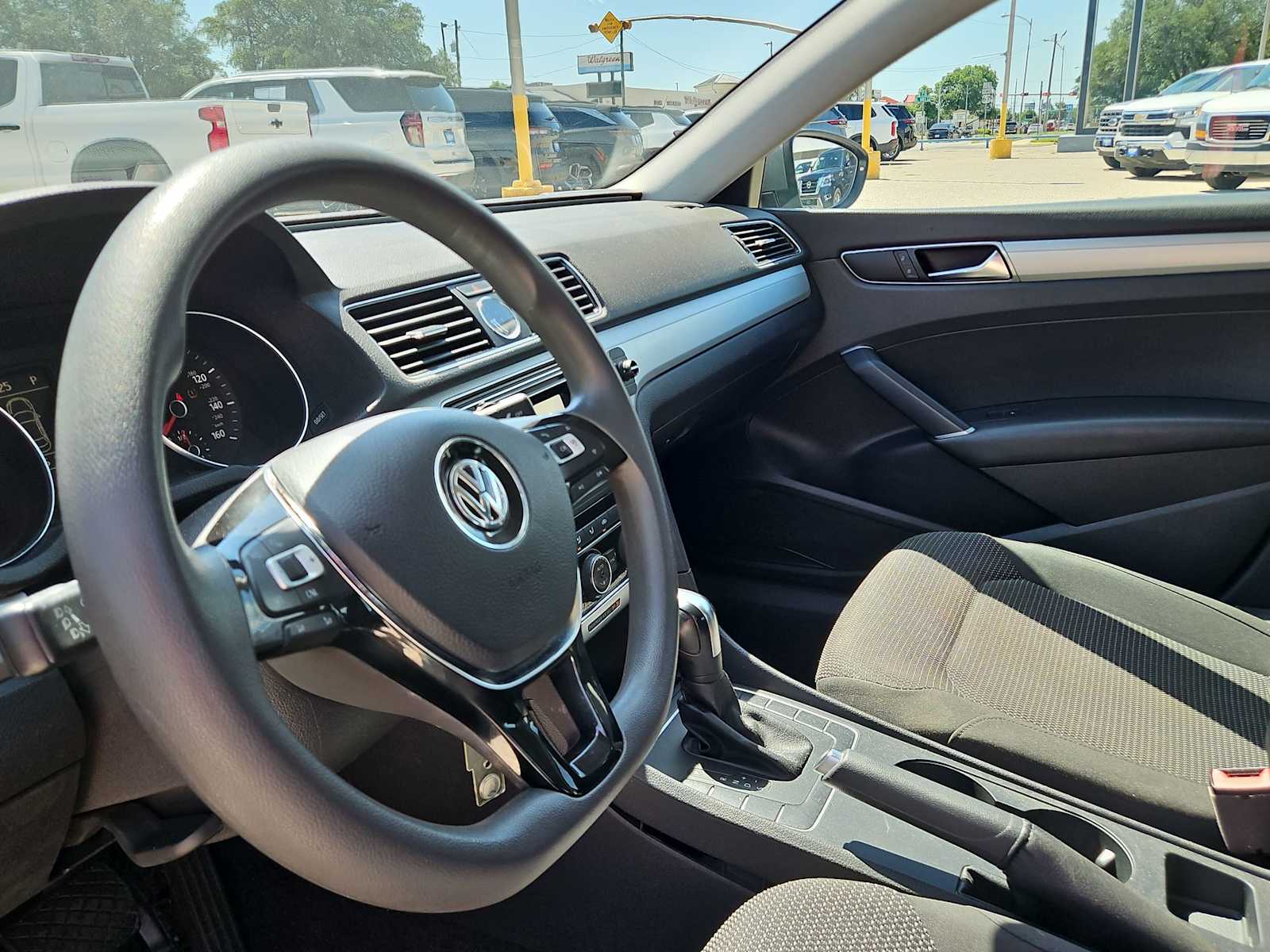Thumbnail: 2017 Volkswagen Passat - 9