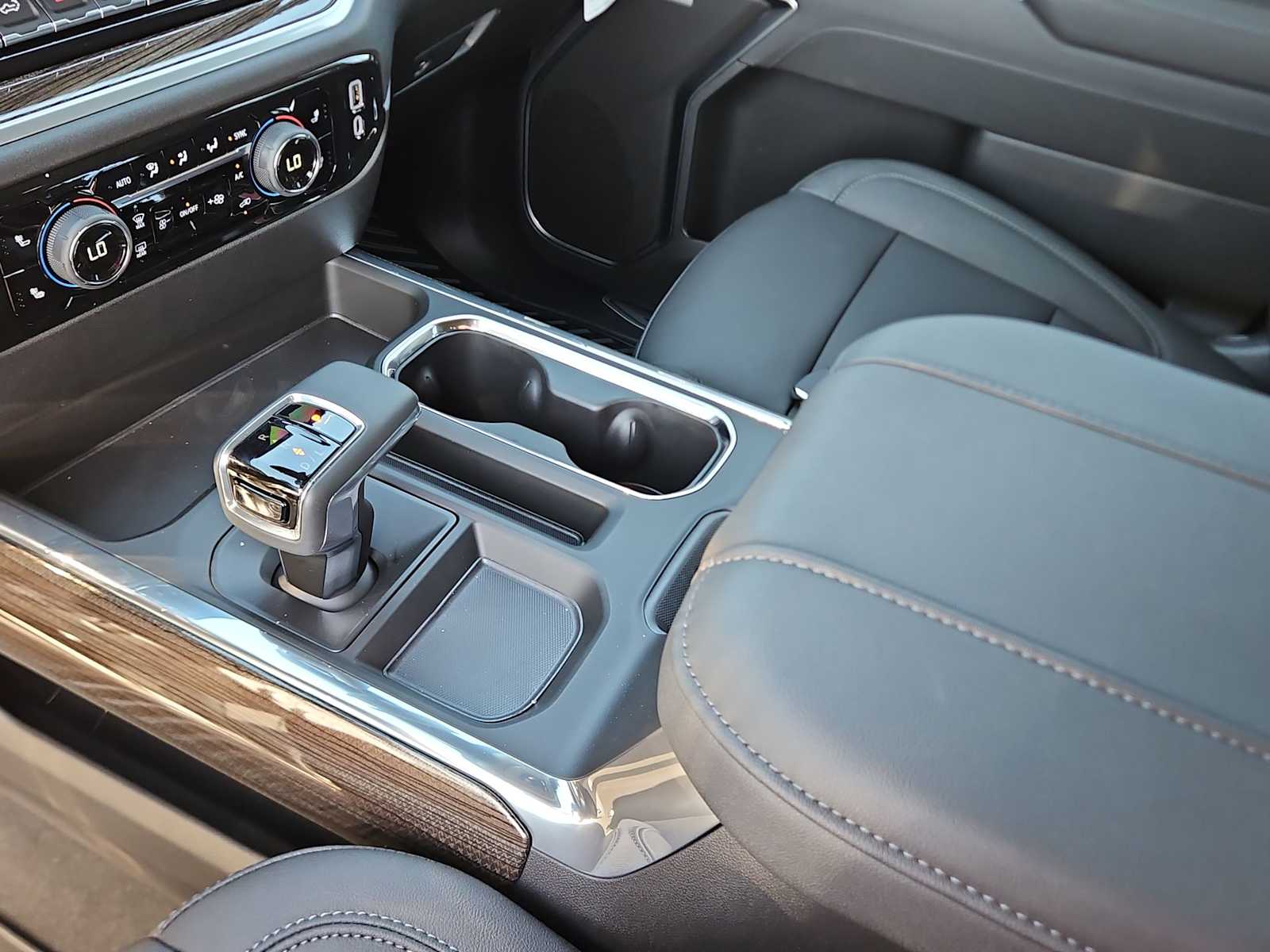 Thumbnail: 2026 Chevrolet Silverado 1500 - 24