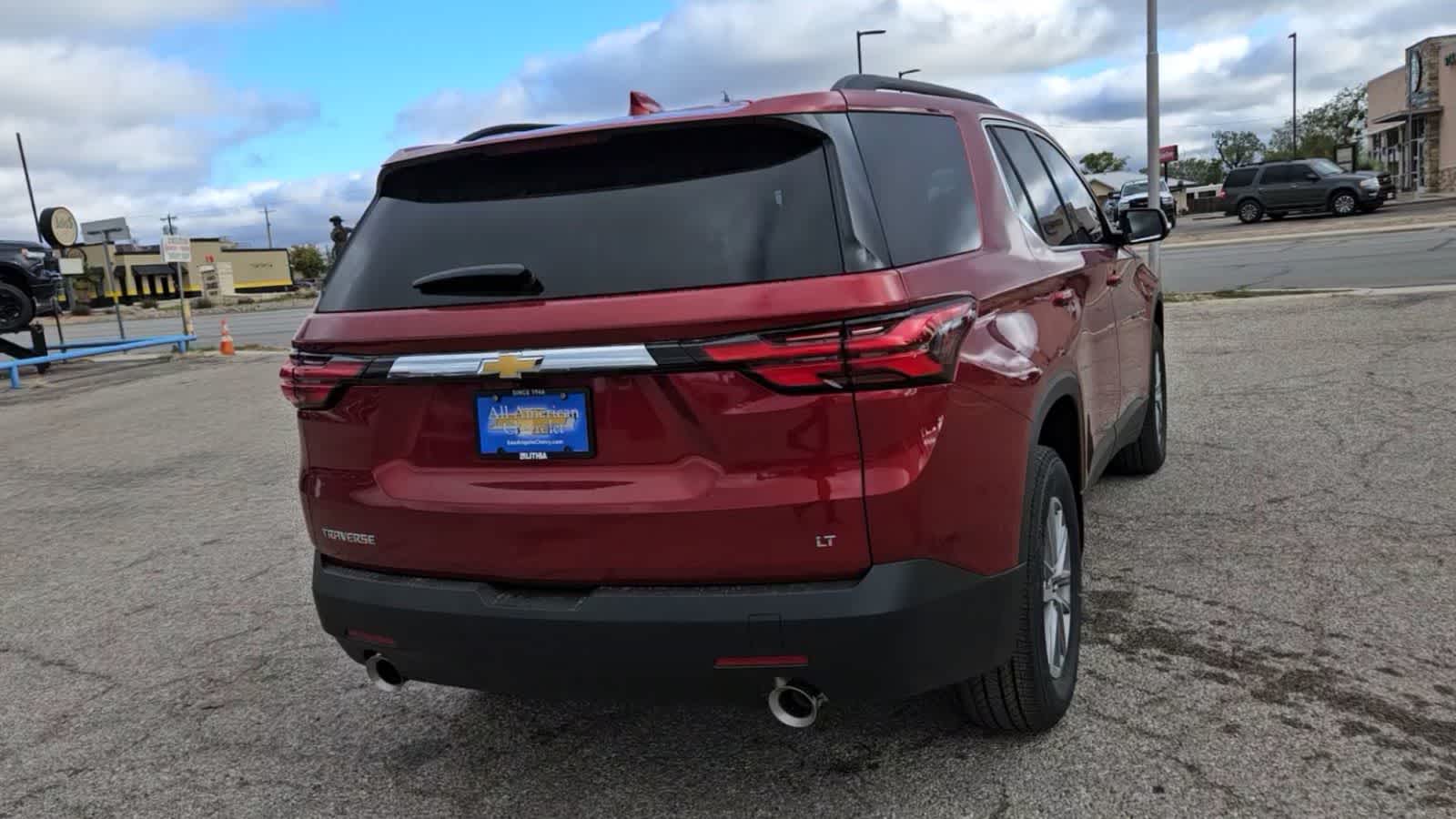 Thumbnail: 2023 Chevrolet Traverse - 7