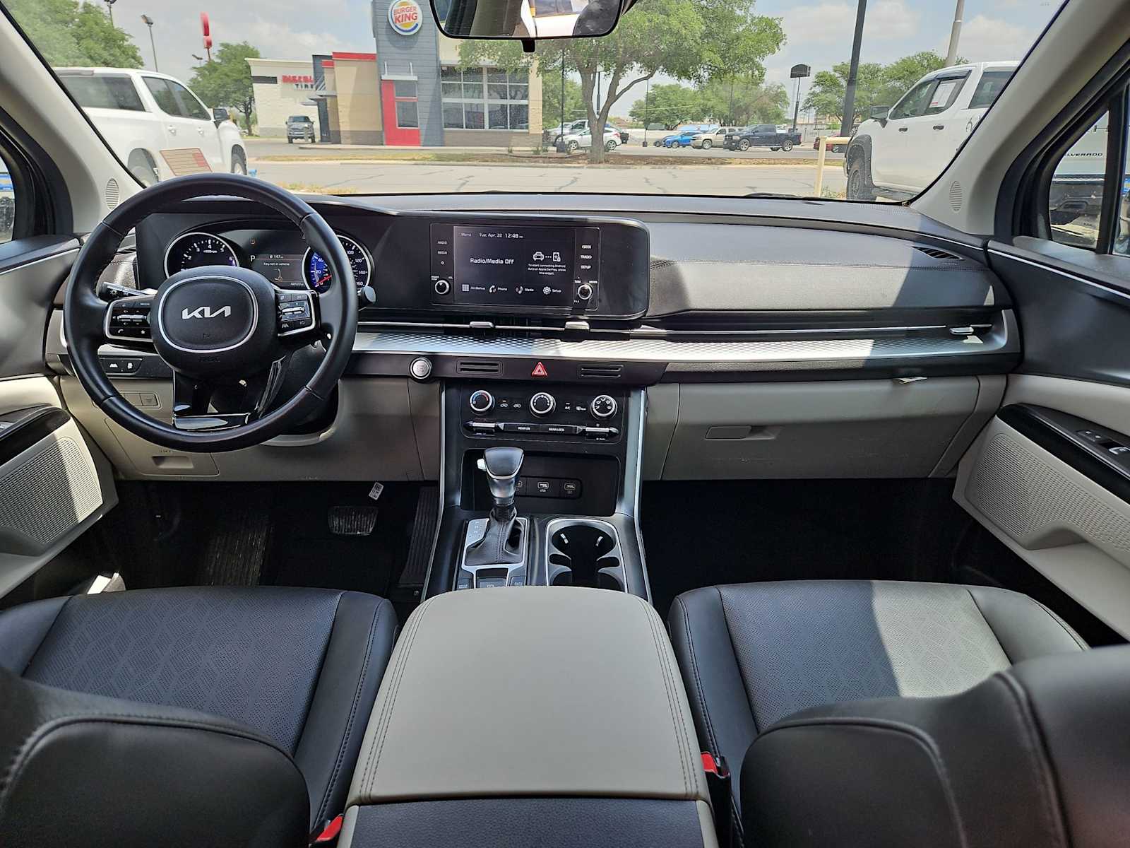 Thumbnail: 2023 Kia Carnival - 12