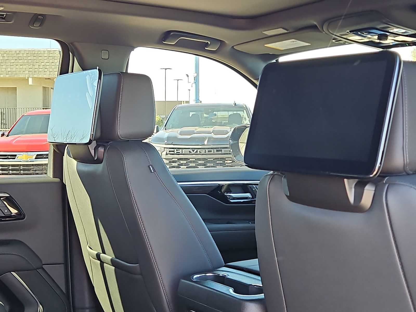 Thumbnail: 2026 Chevrolet Suburban - 17