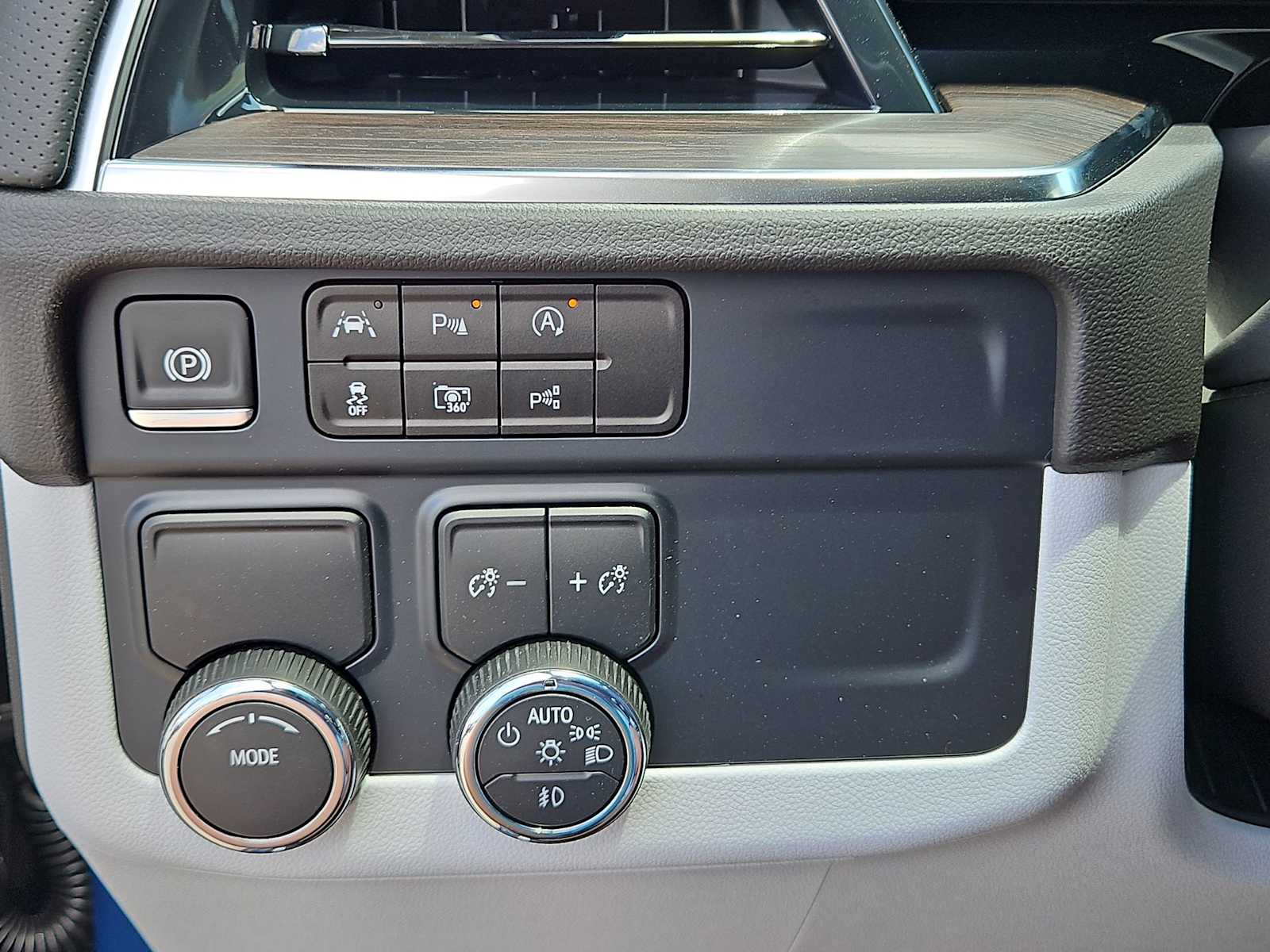 Thumbnail: 2025 Chevrolet Suburban - 27