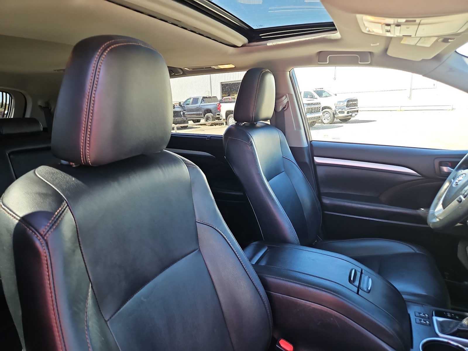 Thumbnail: 2019 Toyota Highlander - 18