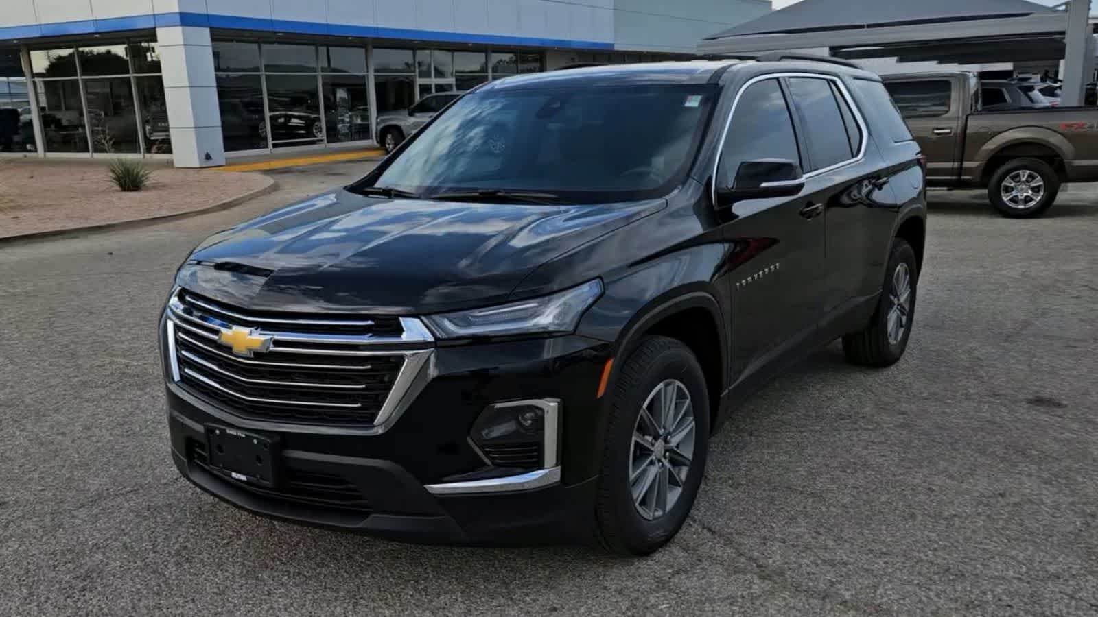 Thumbnail: 2023 Chevrolet Traverse - 3