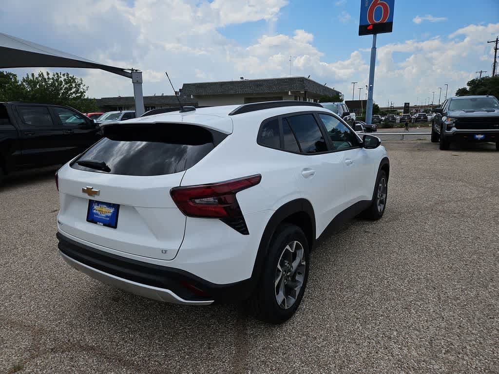 Thumbnail: 2026 Chevrolet Trax - 8