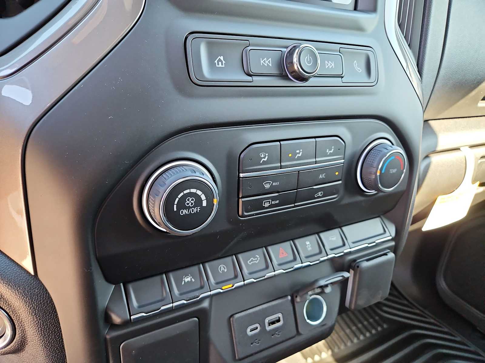 Thumbnail: 2026 Chevrolet Silverado 1500 - 24