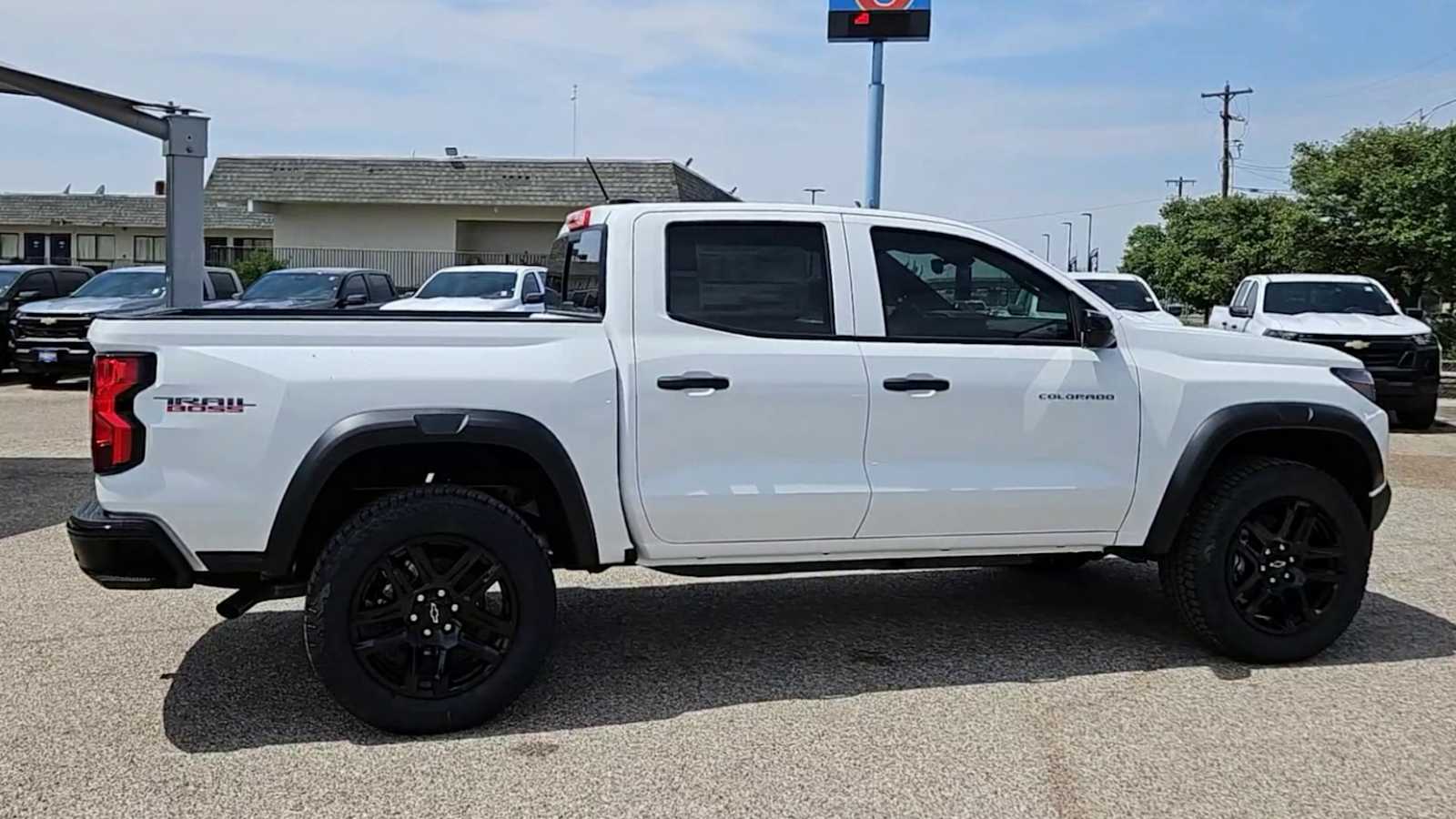 Thumbnail: 2025 Chevrolet Colorado - 8