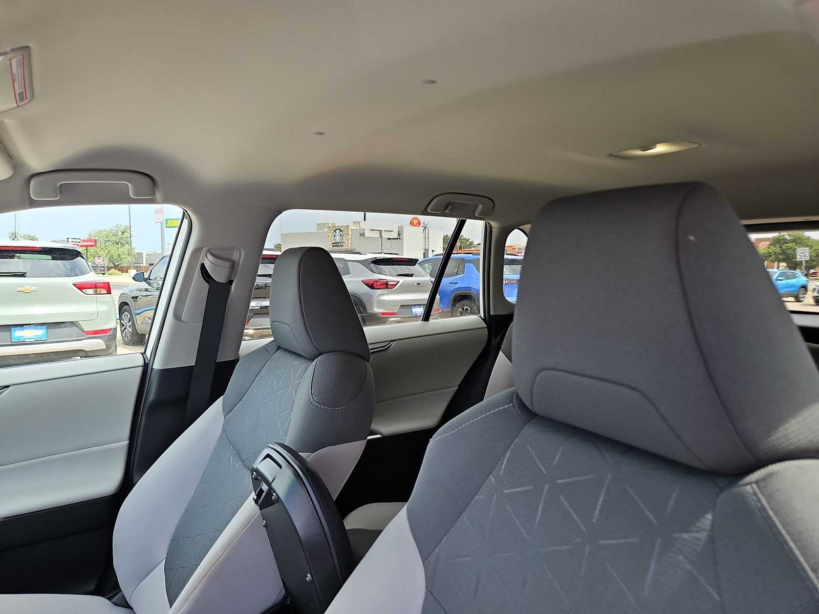 Thumbnail: 2022 Toyota RAV4 - 22