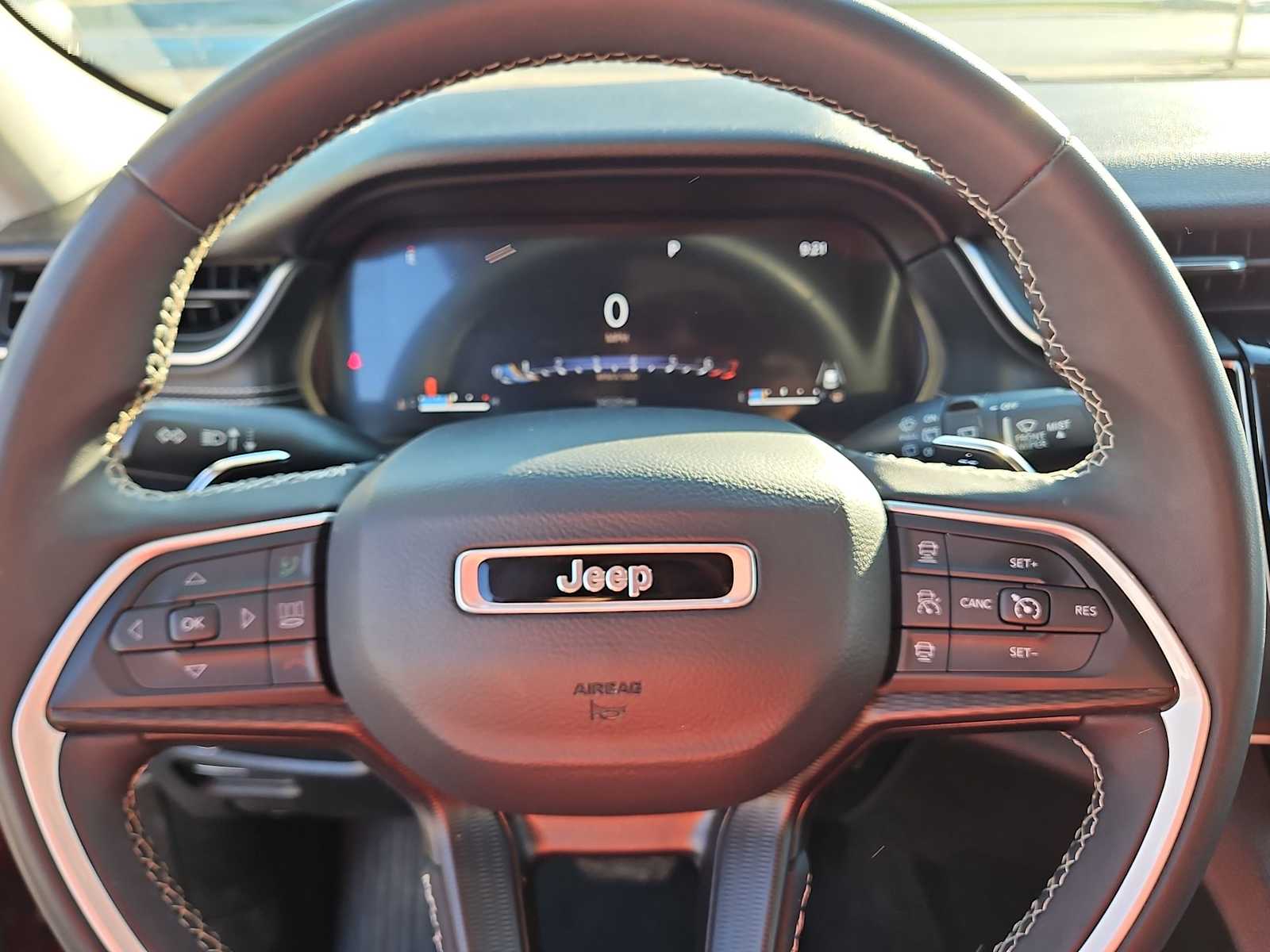 Thumbnail: 2023 Jeep Grand Cherokee - 20