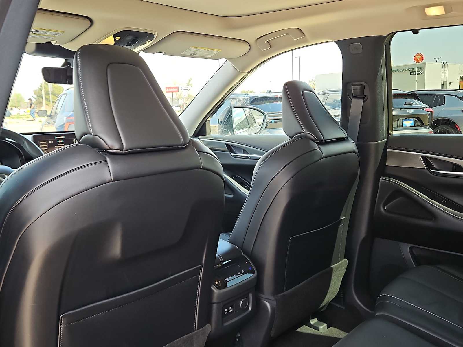 Thumbnail: 2023 INFINITI QX60 - 17