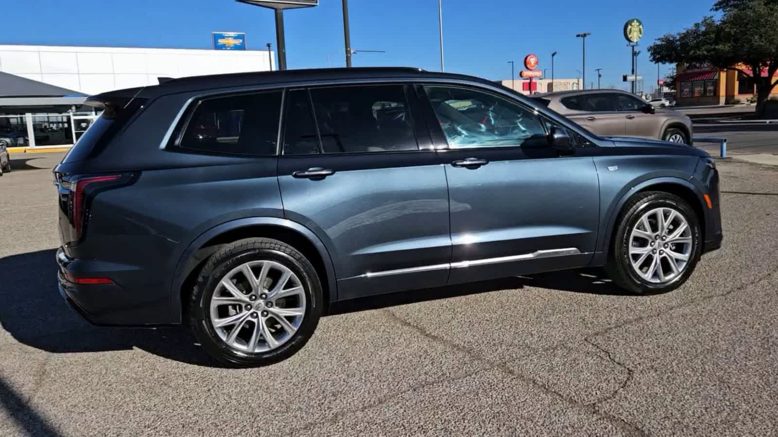 Thumbnail: 2020 Cadillac XT6 - 8