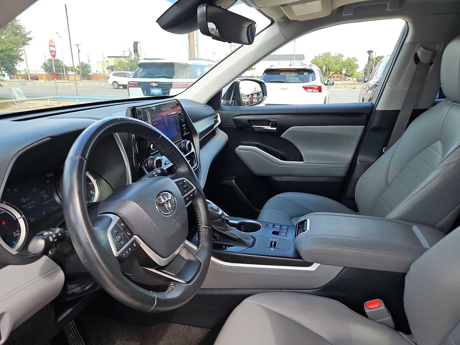 Thumbnail: 2023 Toyota Highlander - 10