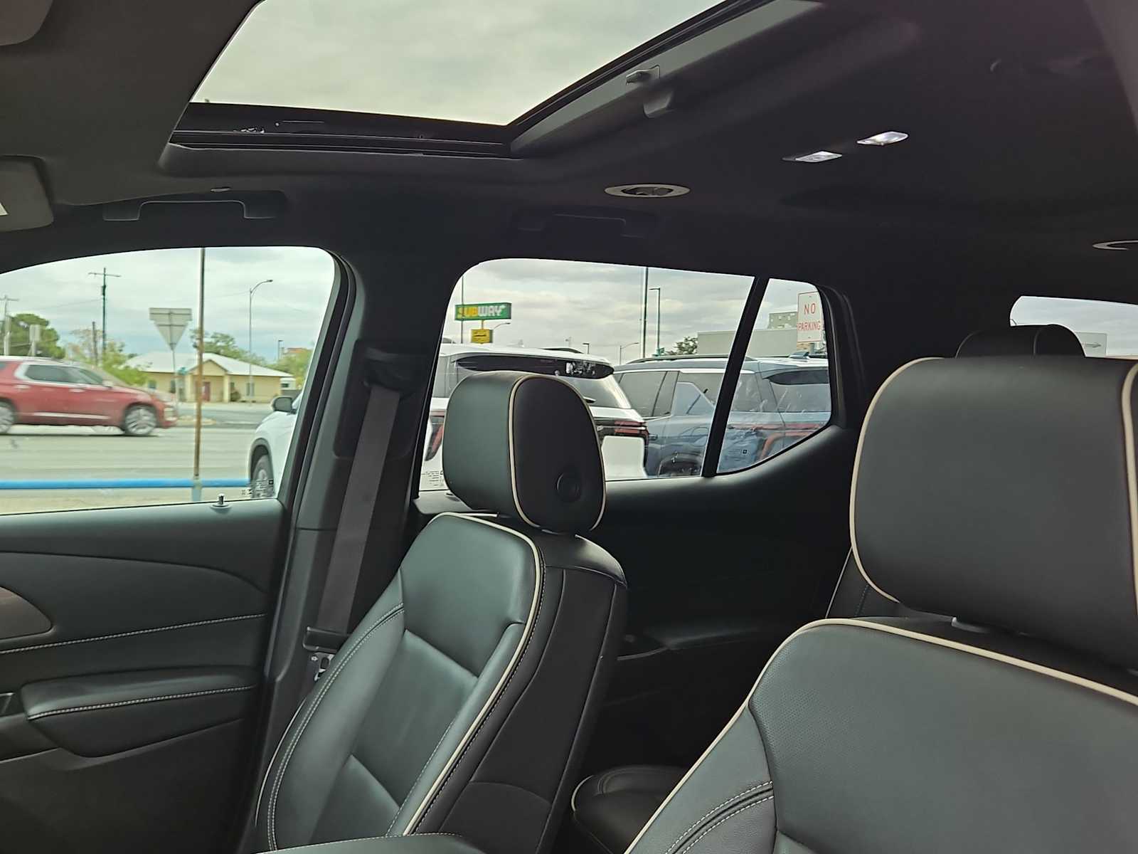 Thumbnail: 2023 Chevrolet Traverse - 18