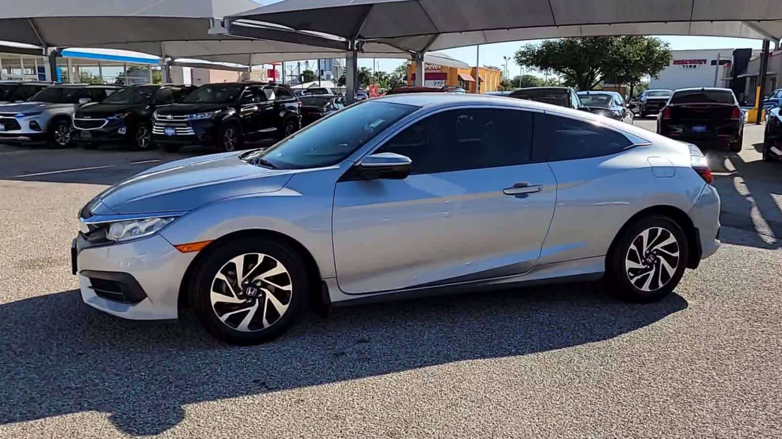 Thumbnail: 2017 Honda Civic - 4