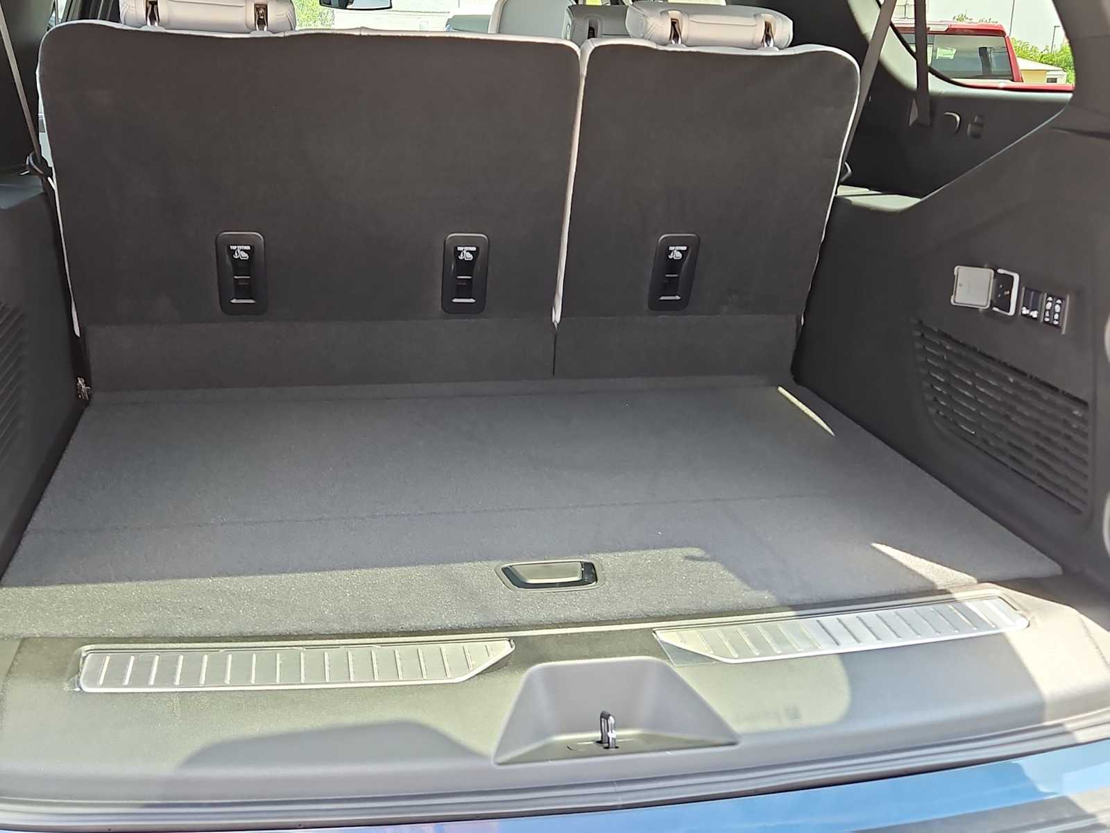 Thumbnail: 2025 Chevrolet Suburban - 26