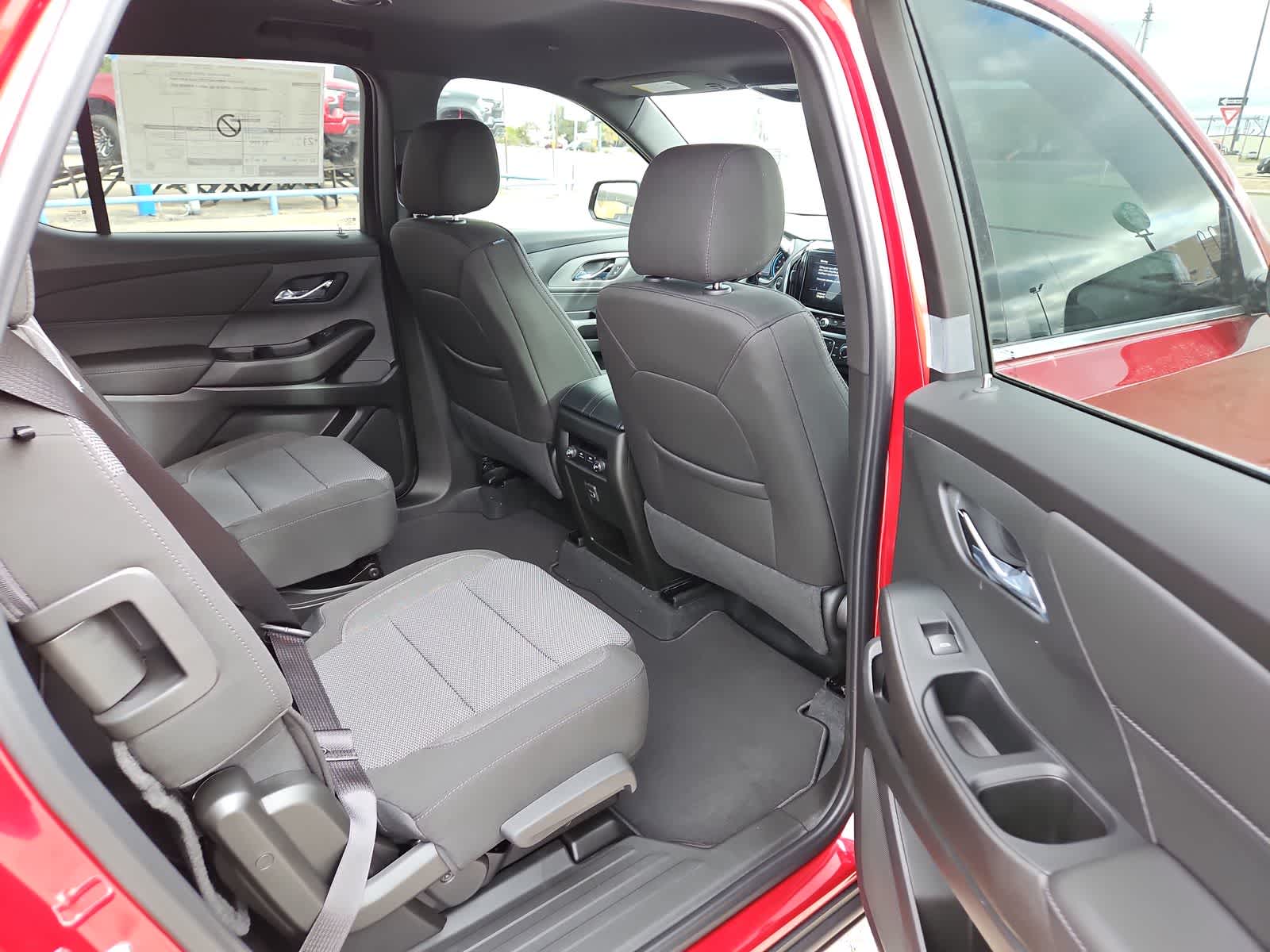 Thumbnail: 2023 Chevrolet Traverse - 21