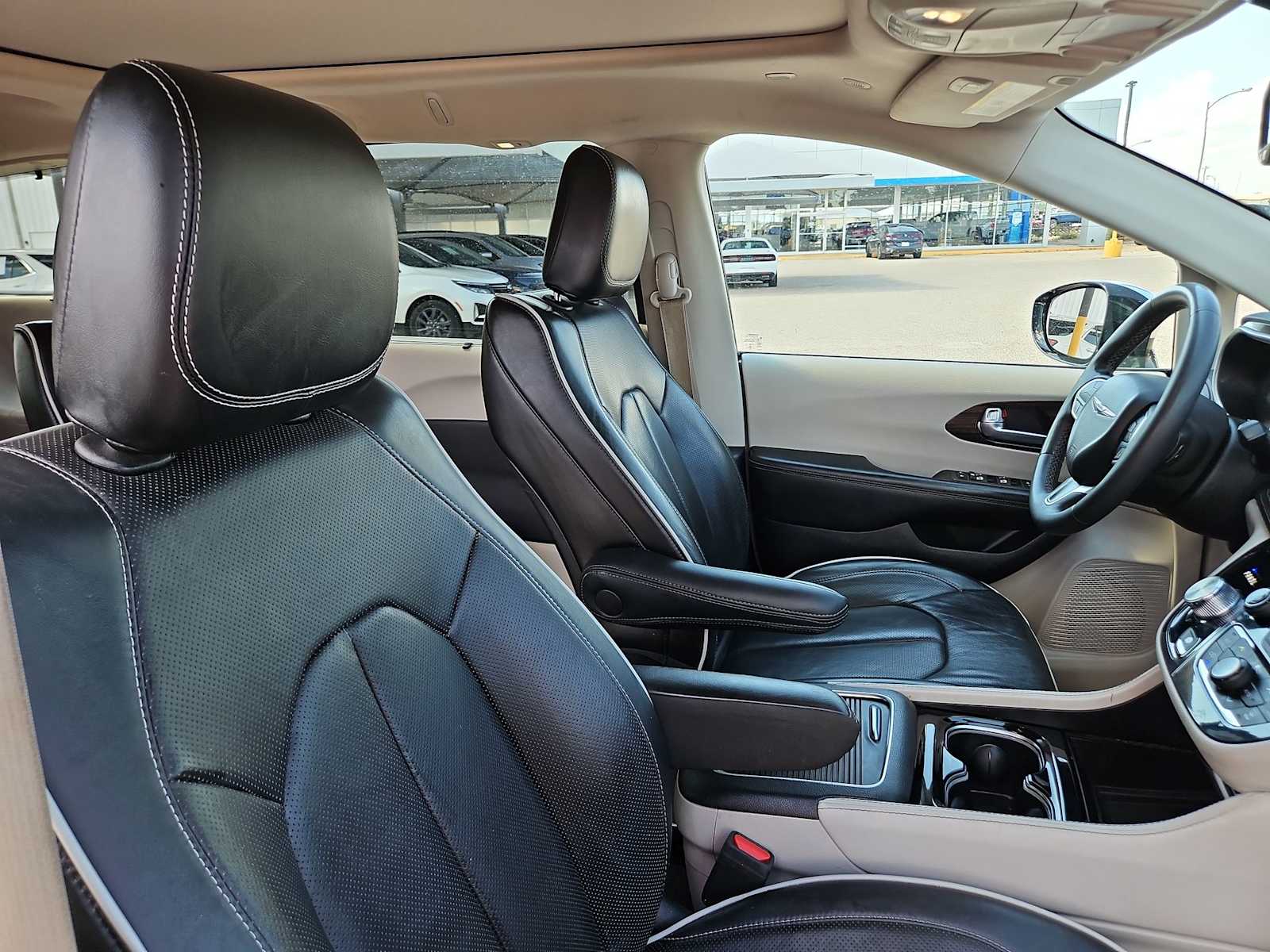 Thumbnail: 2023 Chrysler Pacifica - 13