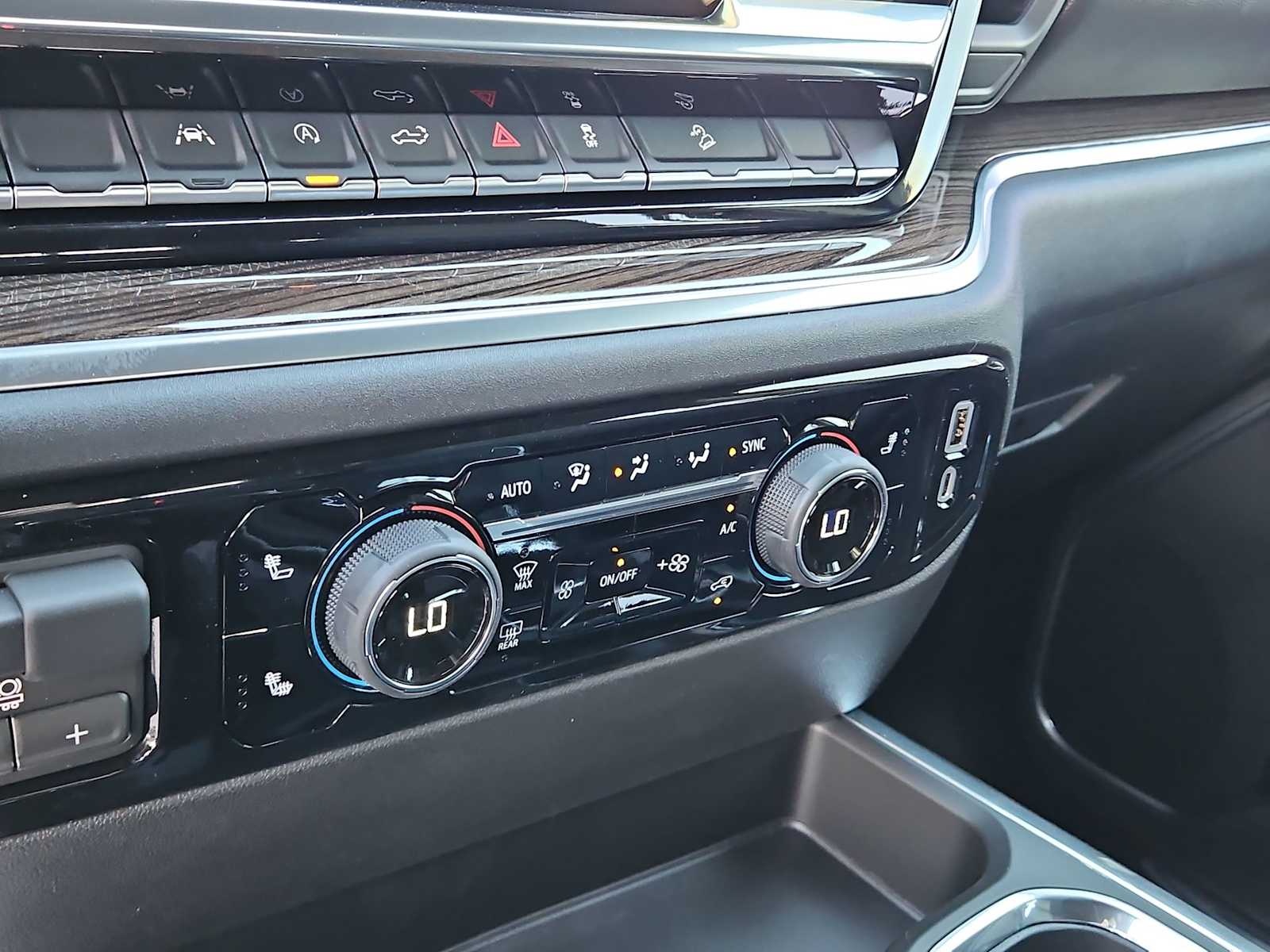 Thumbnail: 2026 Chevrolet Silverado 1500 - 21