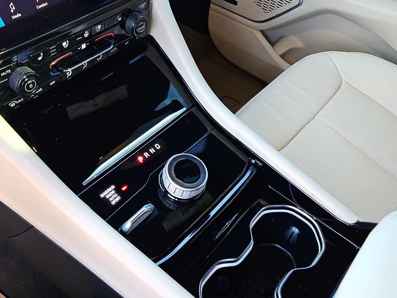 Thumbnail: 2023 Jeep Grand Cherokee - 20