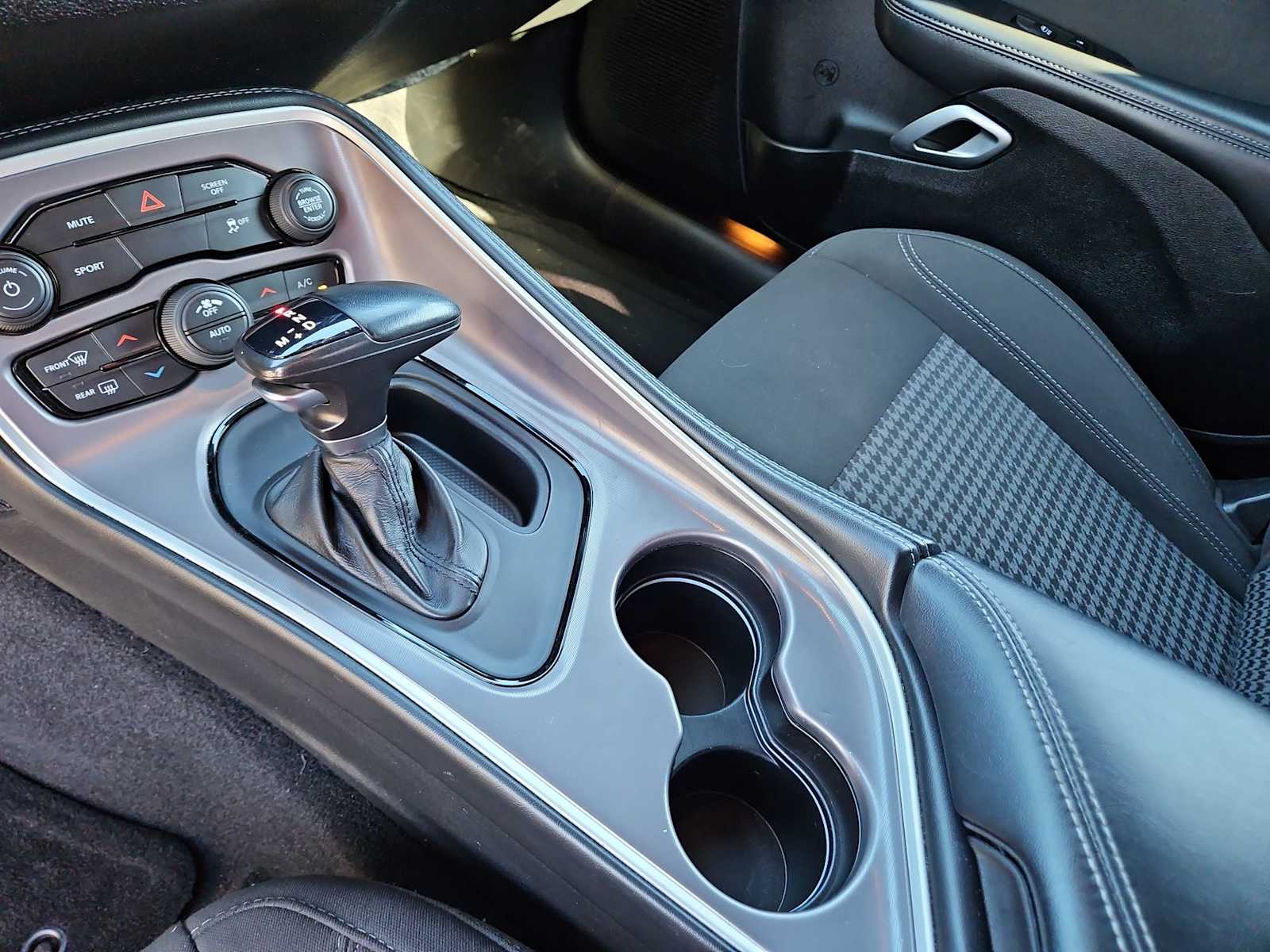 Thumbnail: 2022 Dodge Challenger - 24