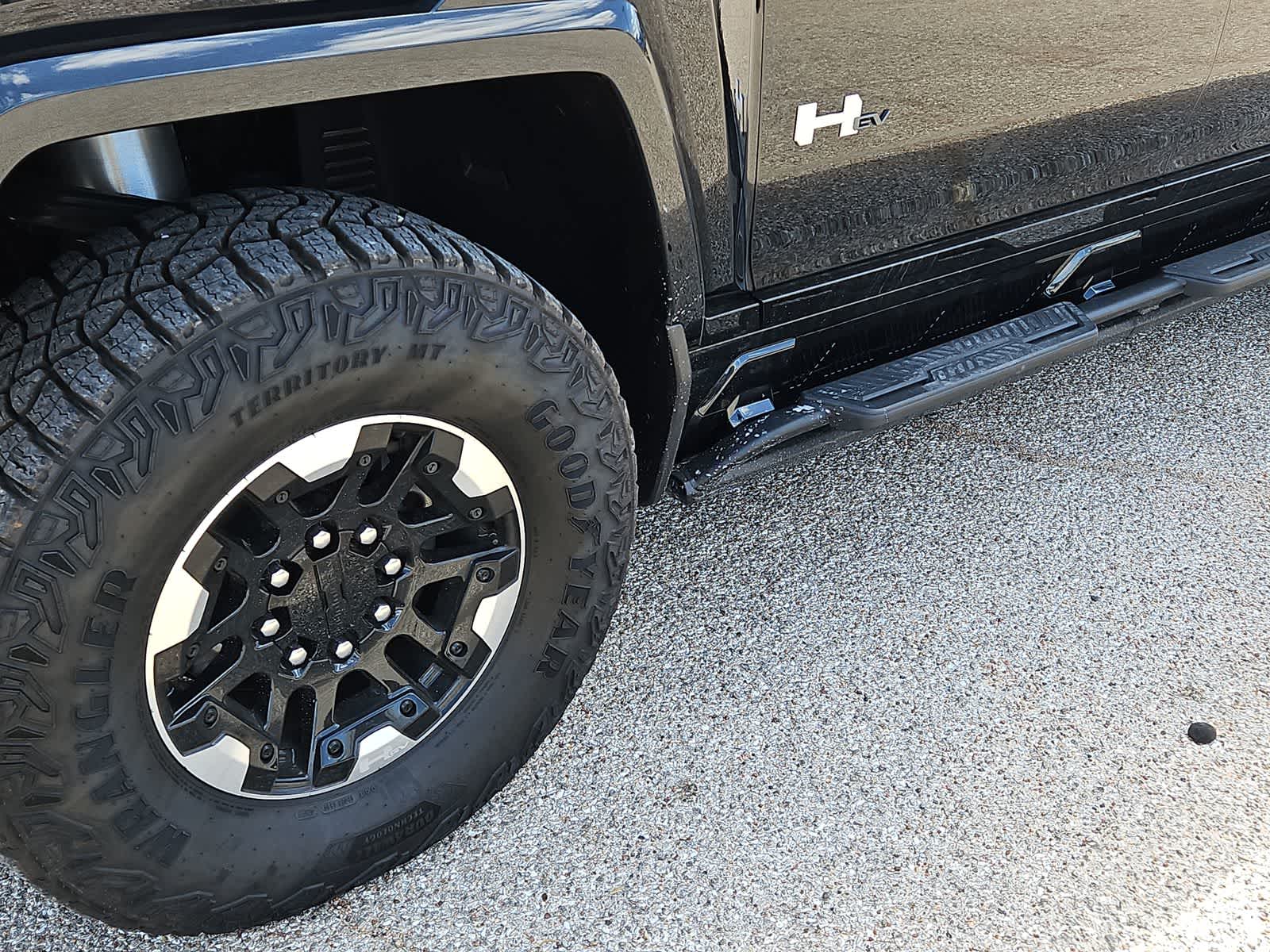 Thumbnail: 2024 GMC Hummer EV - 8