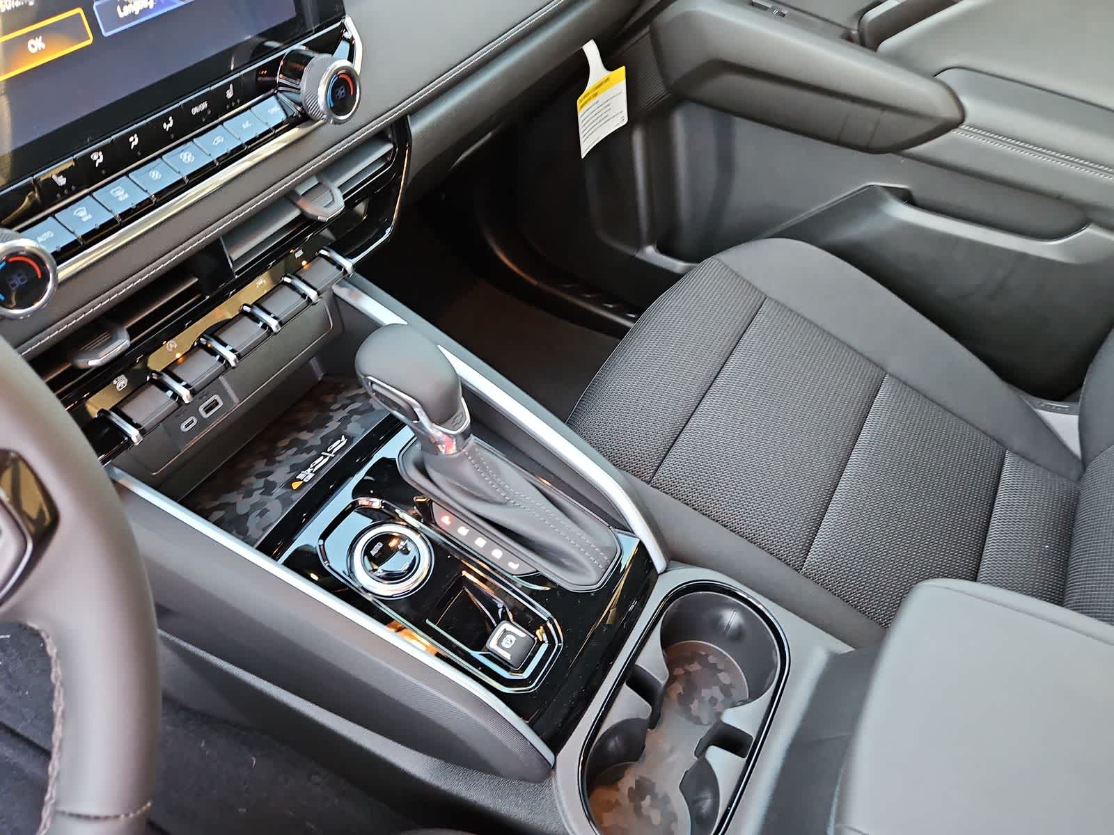 Thumbnail: 2024 Chevrolet Colorado - 24