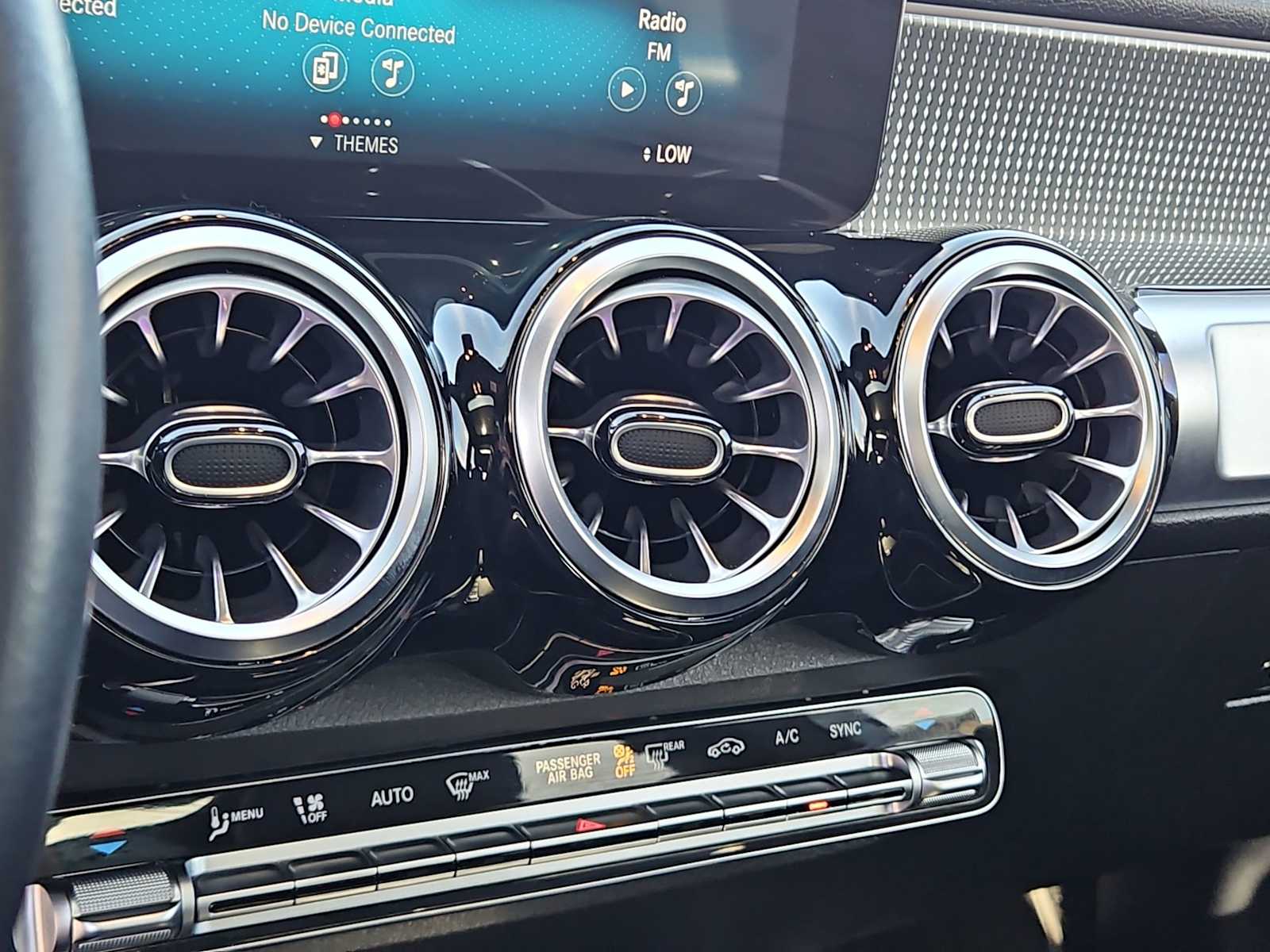 Thumbnail: 2022 Mercedes-Benz GLB - 24