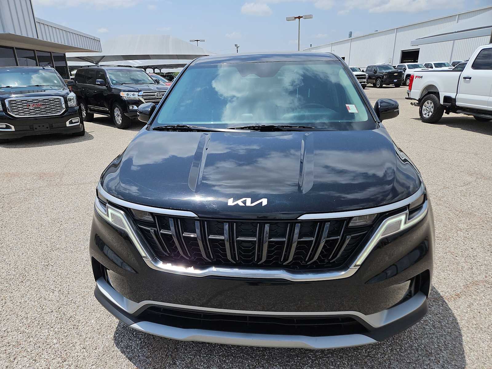 Thumbnail: 2023 Kia Carnival - 6