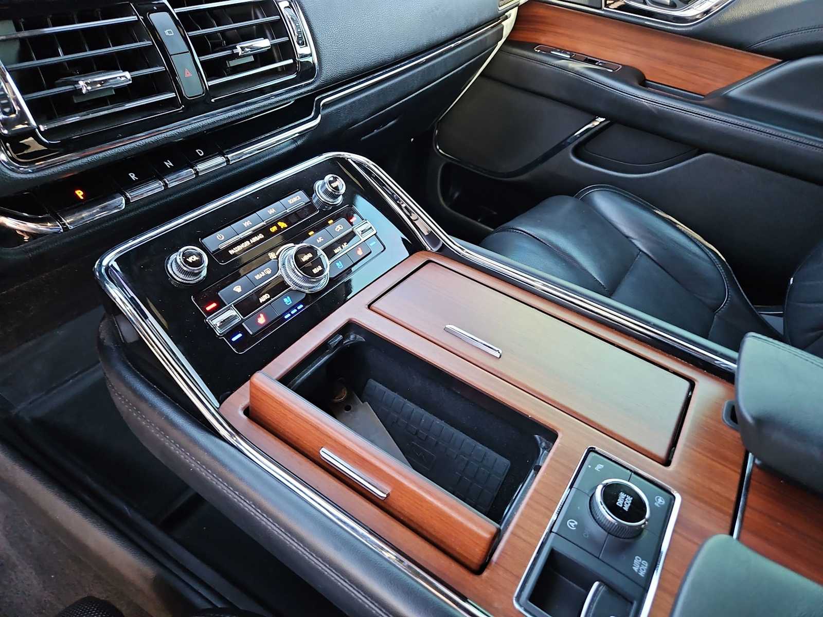 Thumbnail: 2019 Lincoln Navigator - 20