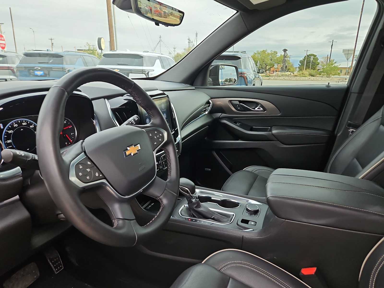 Thumbnail: 2023 Chevrolet Traverse - 10