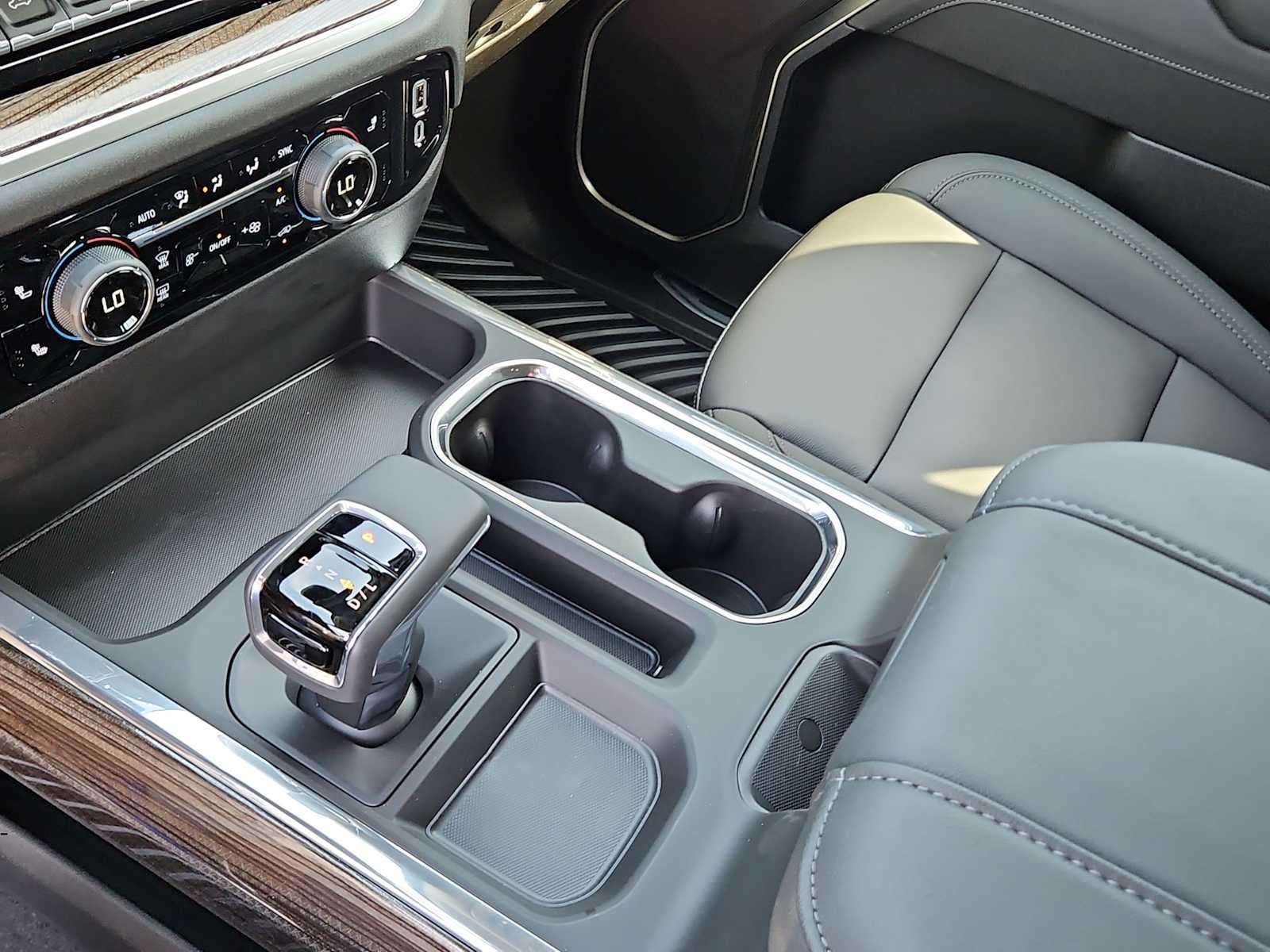 Thumbnail: 2026 Chevrolet Silverado 1500 - 21