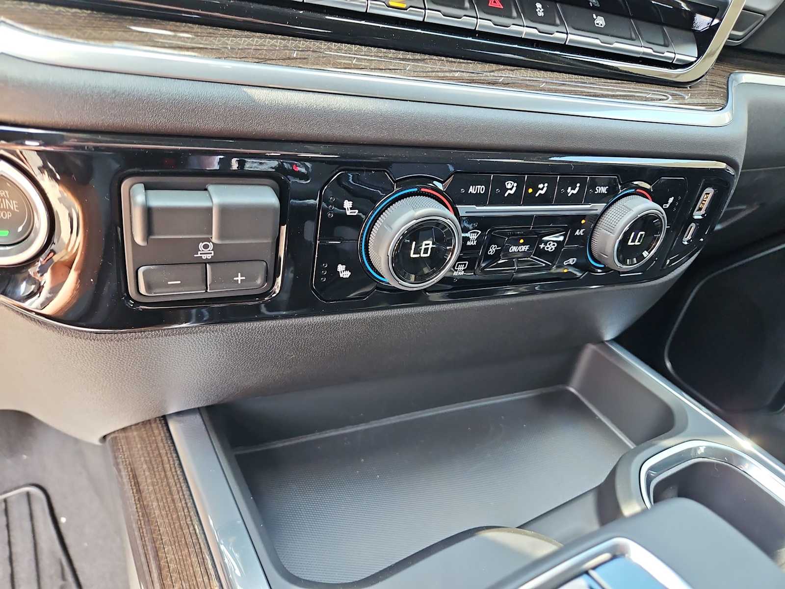 Thumbnail: 2026 Chevrolet Silverado 1500 - 24