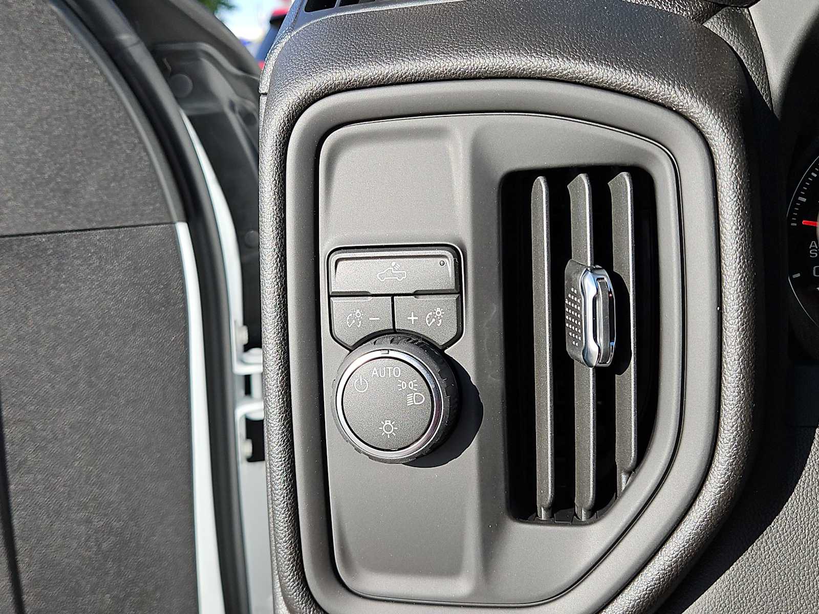 Thumbnail: 2026 Chevrolet Silverado 1500 - 24