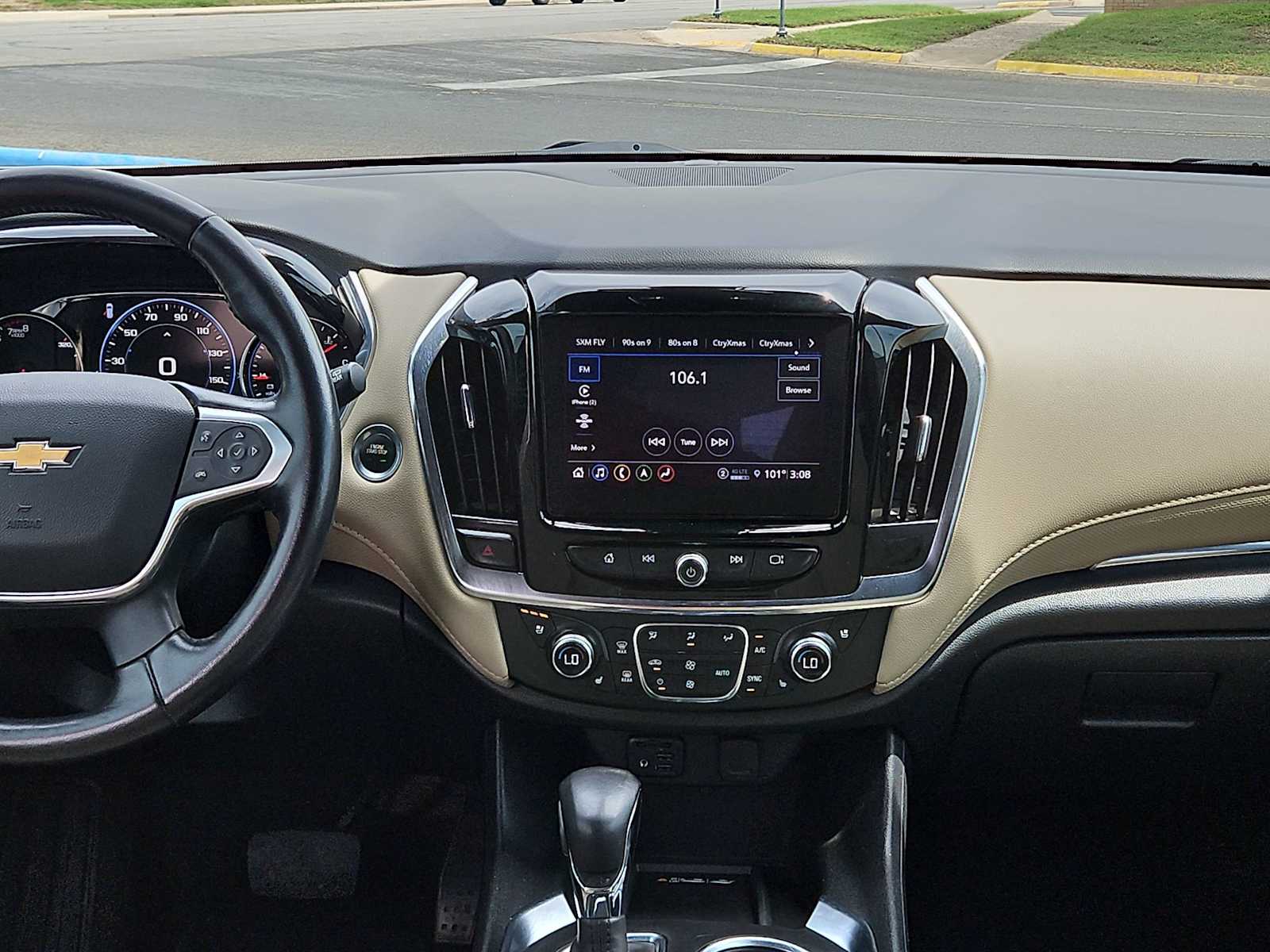 Thumbnail: 2022 Chevrolet Traverse - 14
