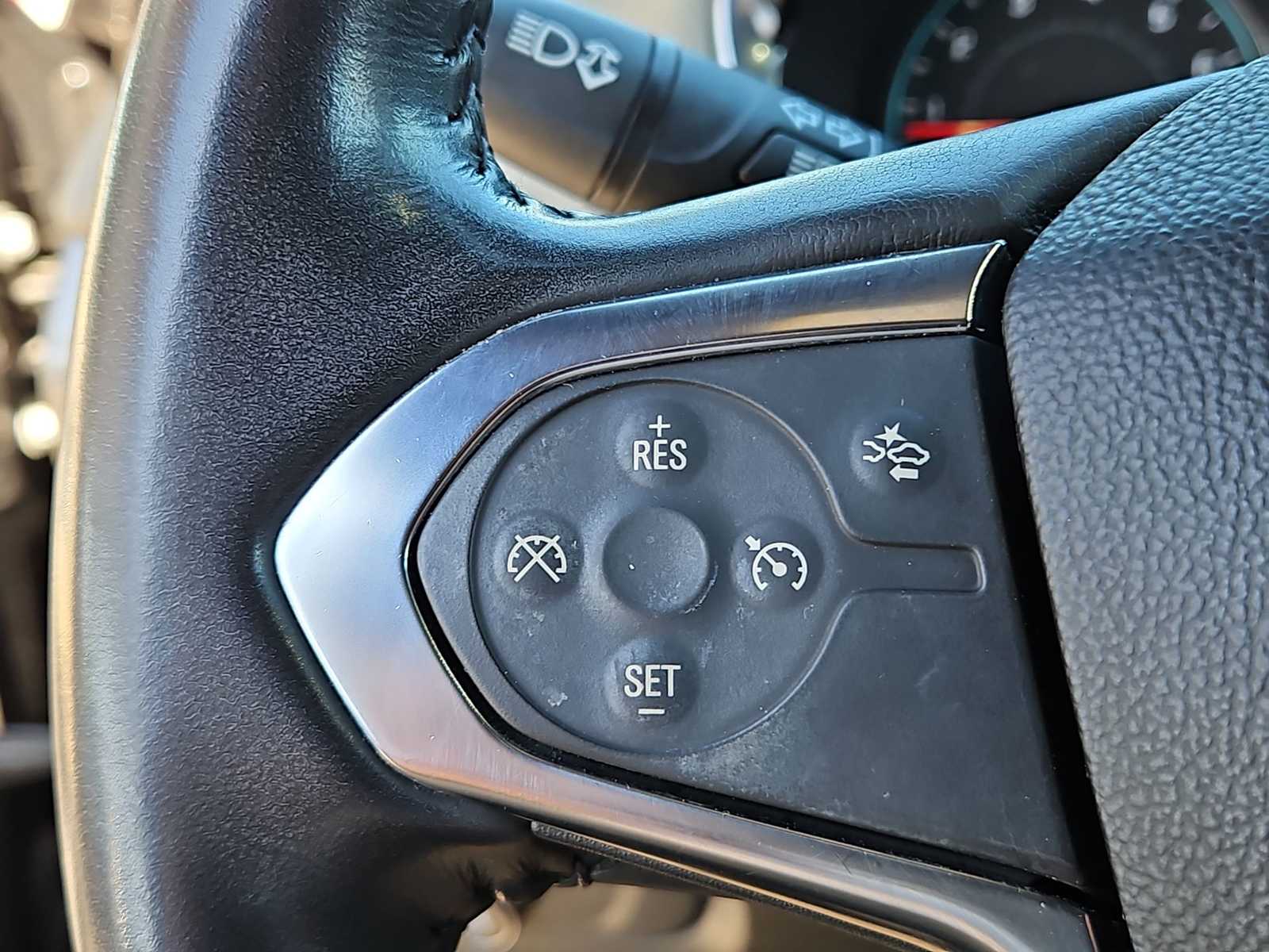 Thumbnail: 2022 Chevrolet Traverse - 24