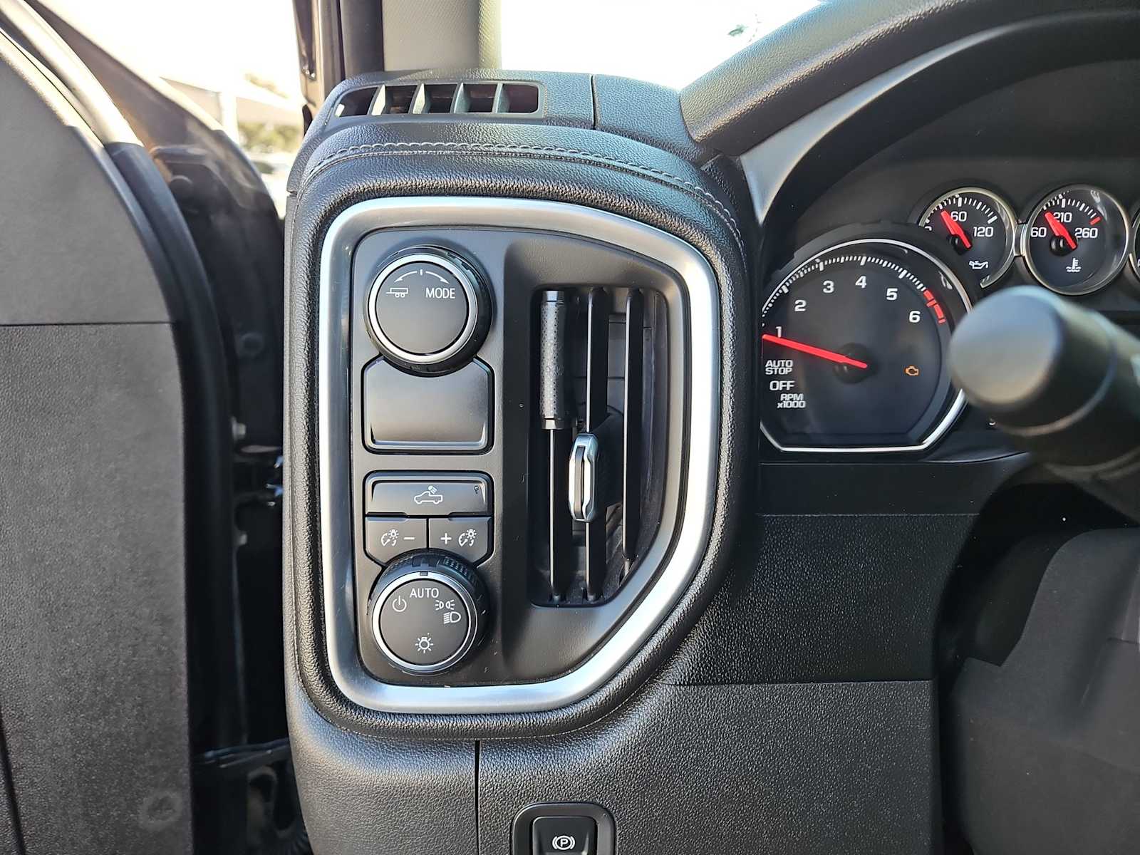 Thumbnail: 2020 Chevrolet Silverado 1500 - 26