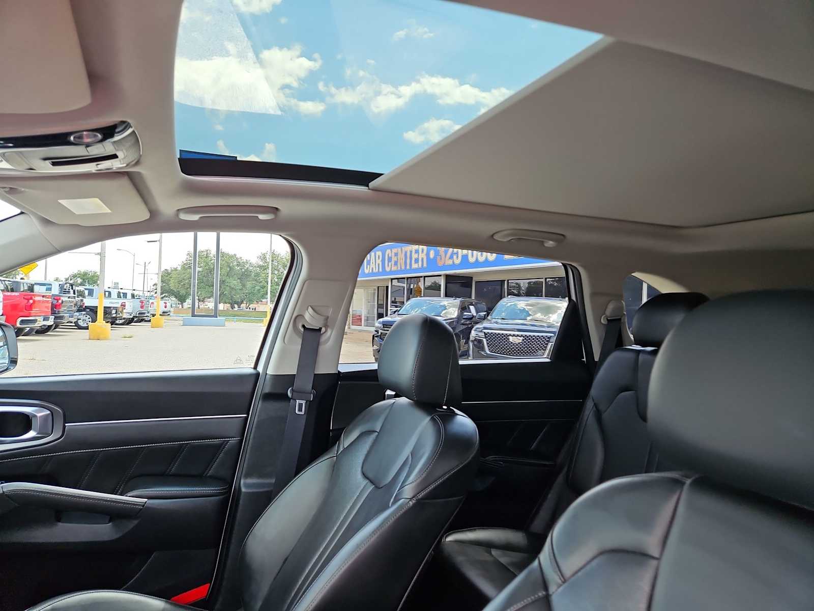 Thumbnail: 2022 Kia Sorento - 14